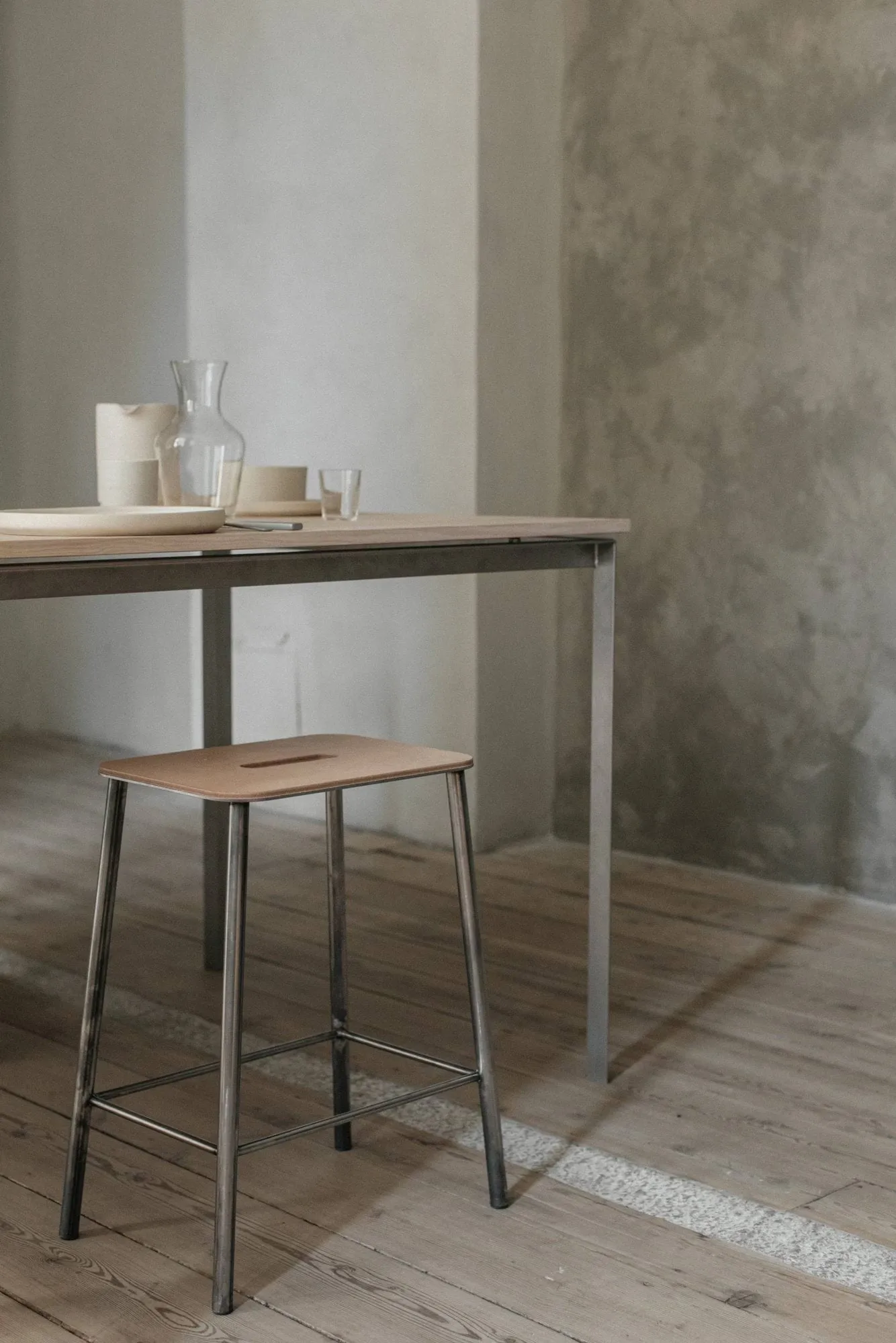 Adam pall, Raw steel-natural leather, H:50 cm FRAMA