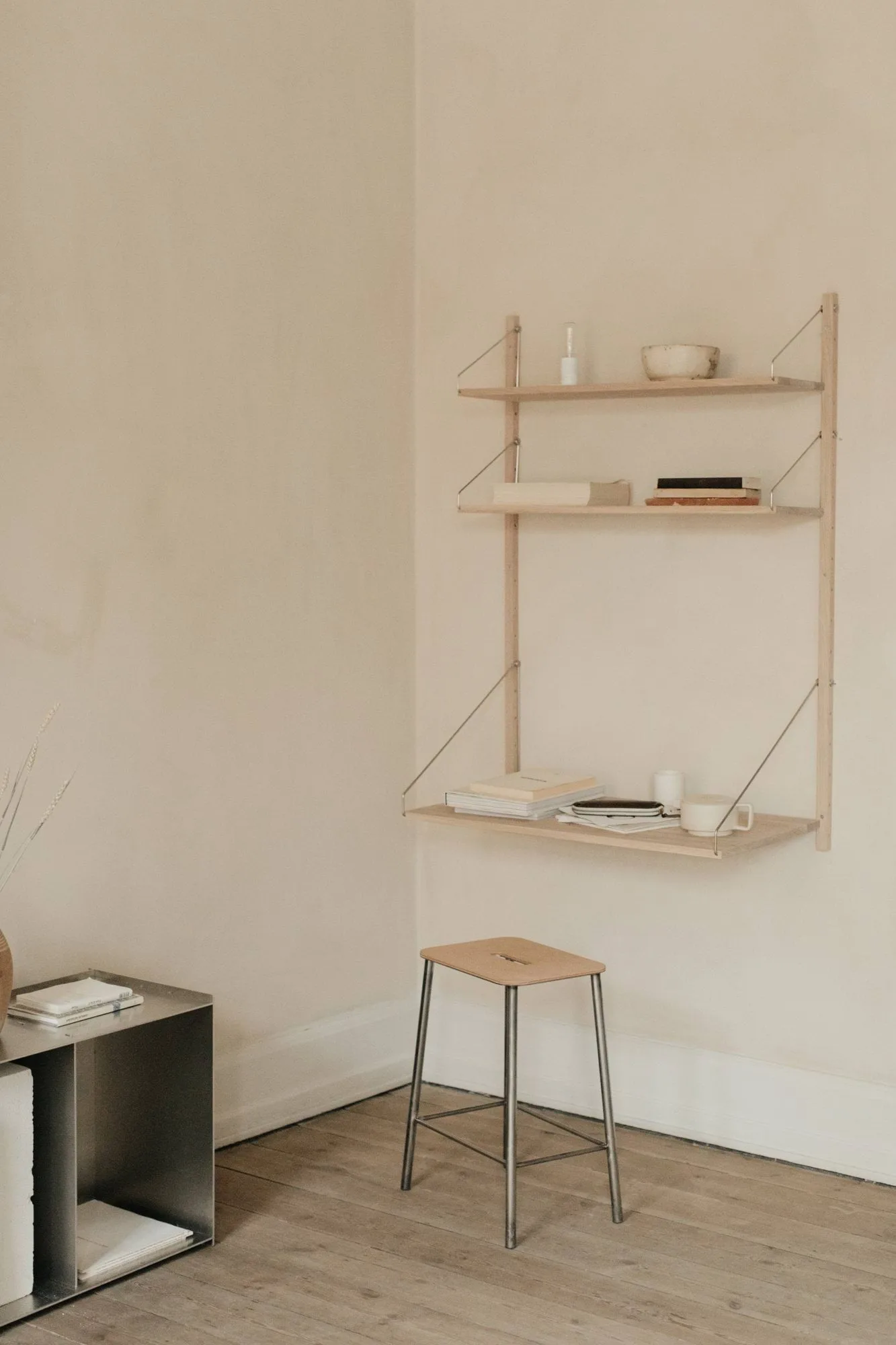 Adam pall, Raw steel-natural leather, H:50 cm FRAMA