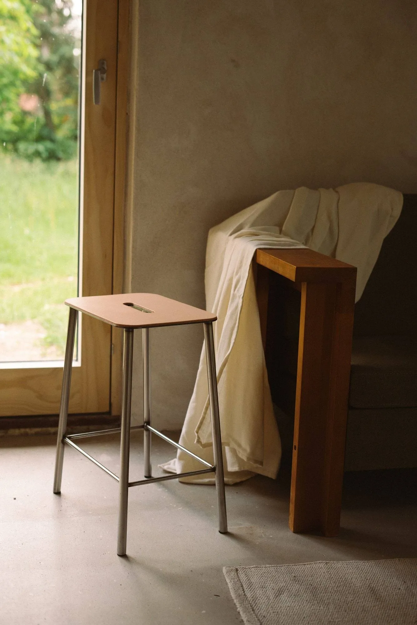 Adam pall, Raw steel-natural leather, H:65 cm FRAMA