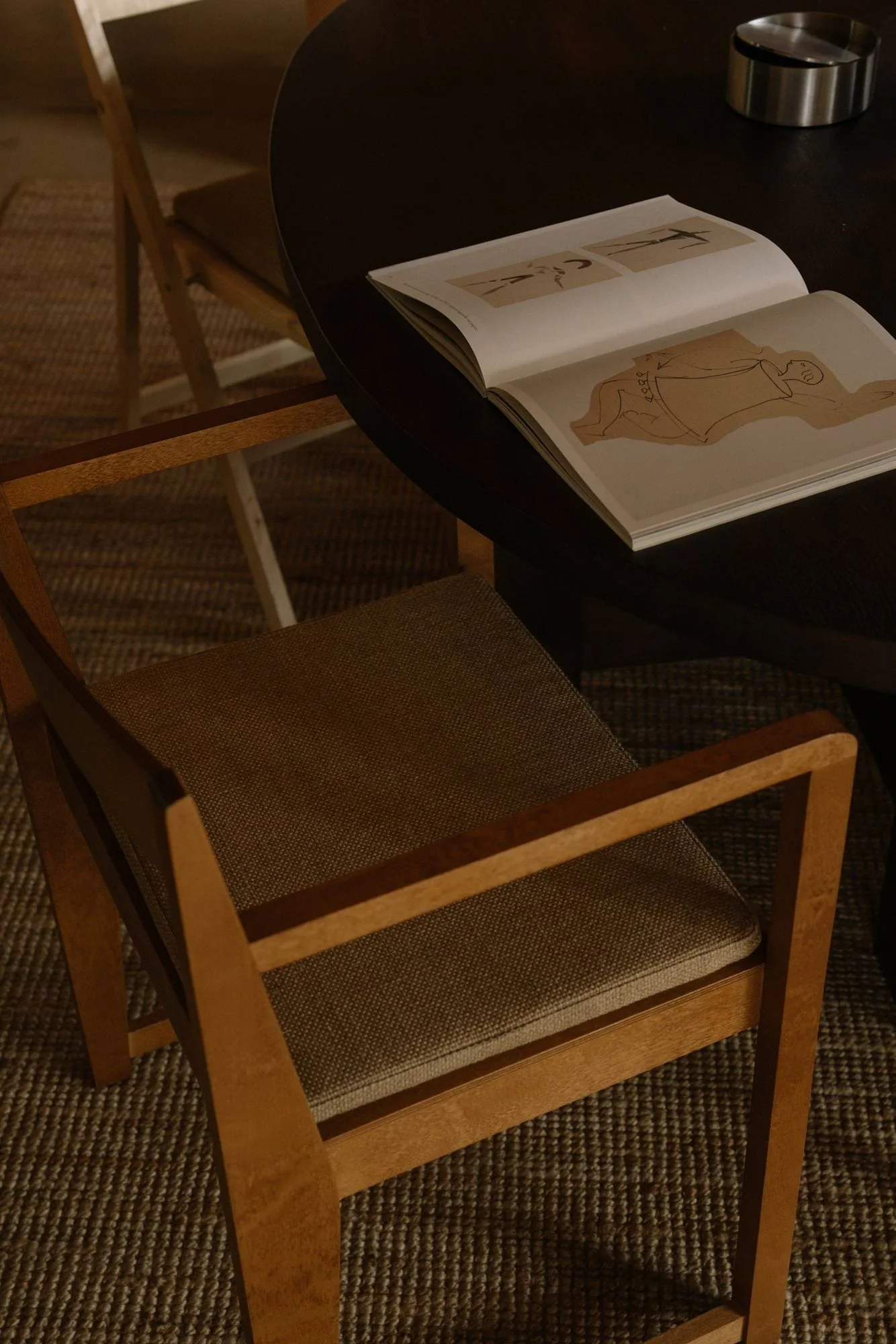 Armrest Chair 01 karmstol, Mörkbrun björk FRAMA