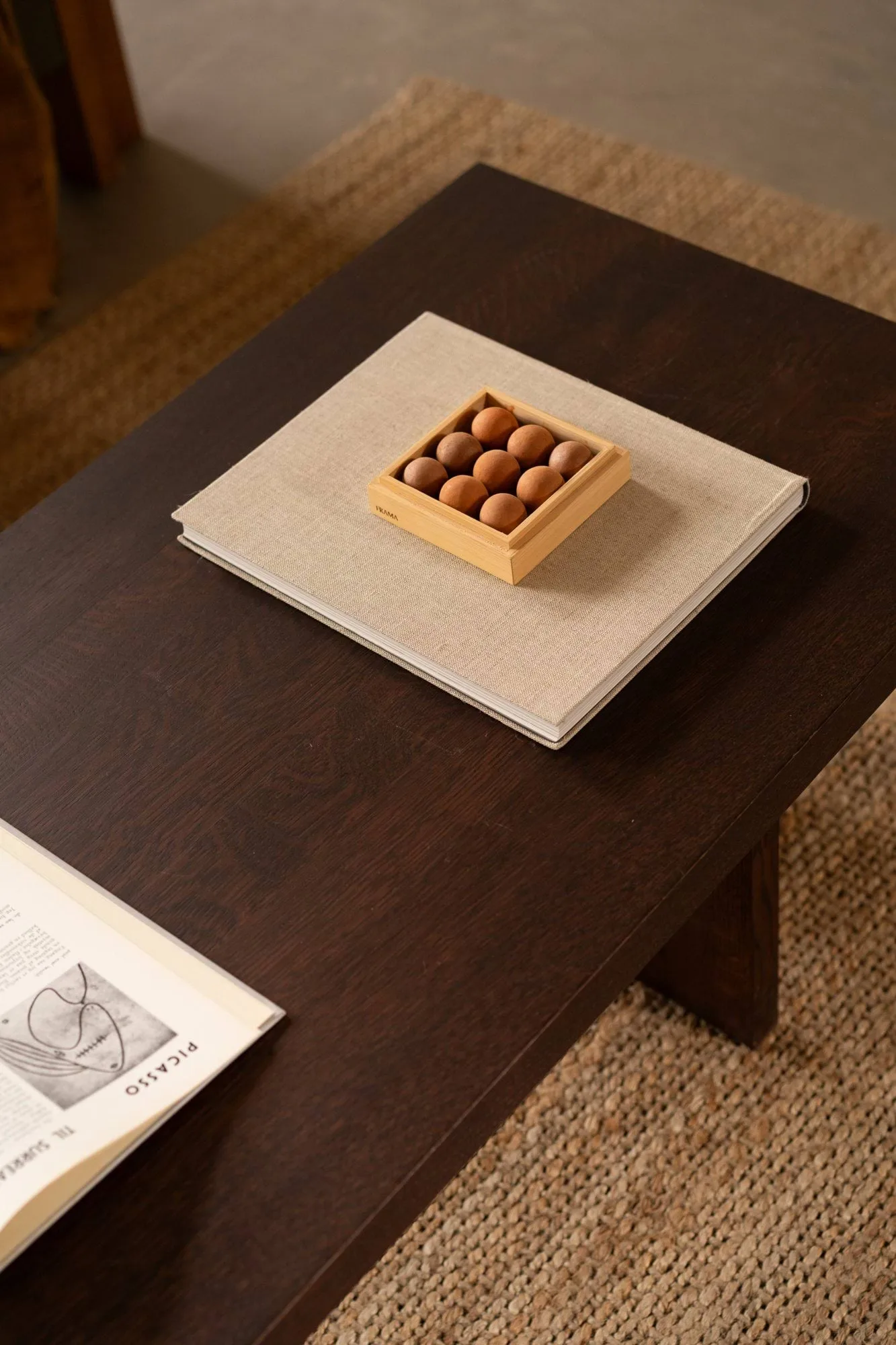 Farmhouse Rectangle soffbord, Mörk ek, 115x52x37 cm FRAMA