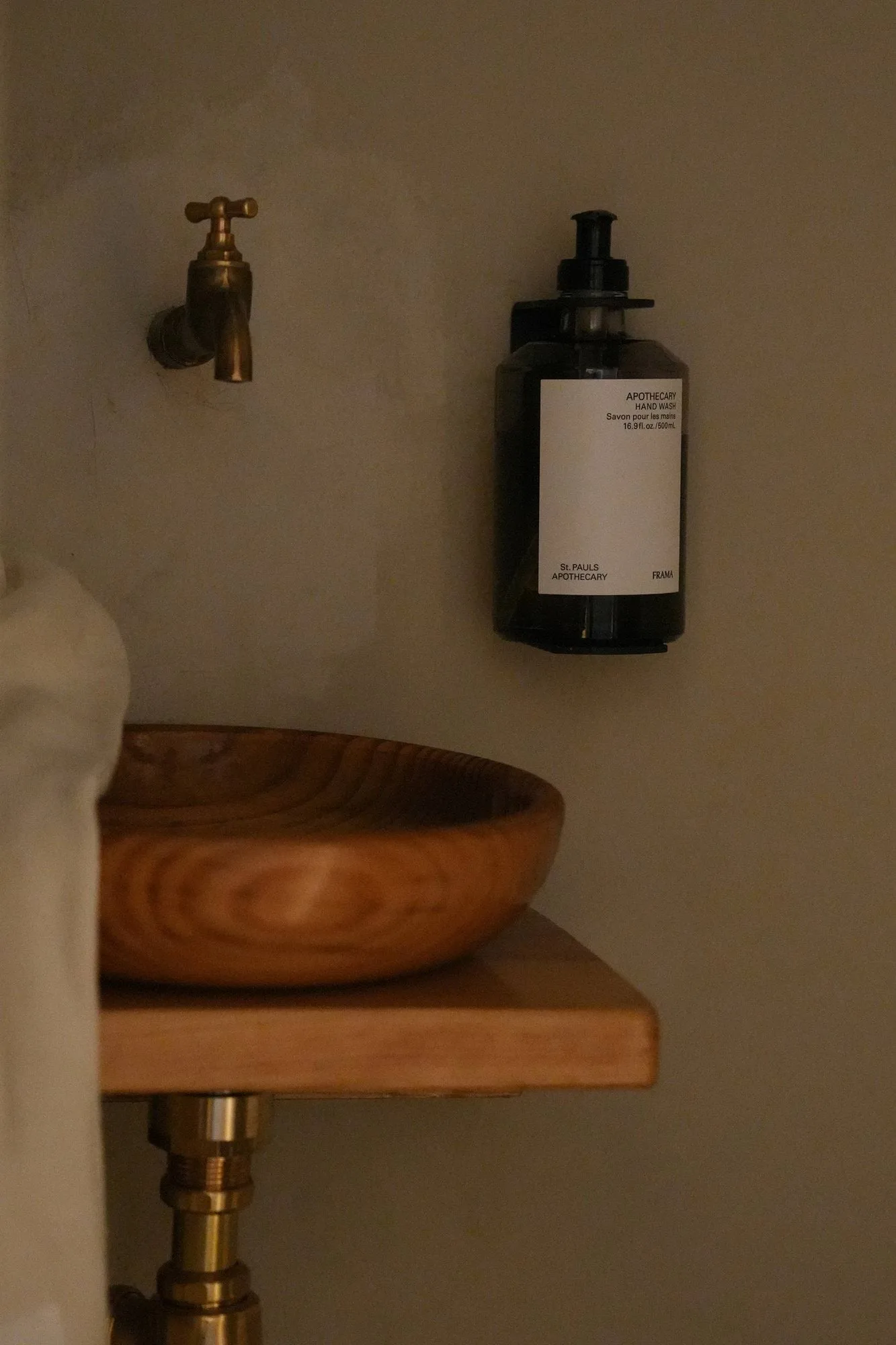 FRAMA vägghållare för tvål/handlotion 375 ml, Rostfritt stål FRAMA