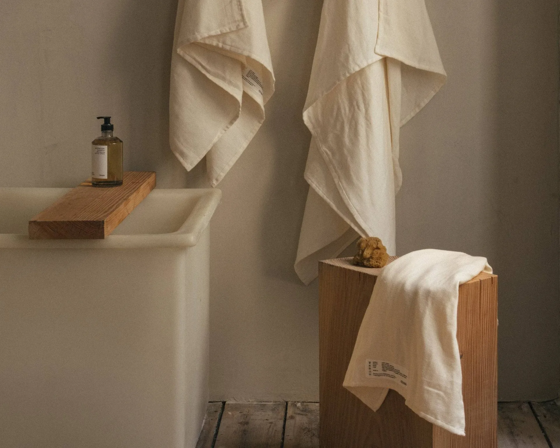 Light Towel badhandduk 140x70 cm, Bone white (vit) FRAMA