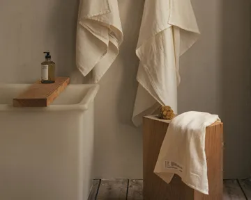 Light Towel badhandduk 140x70 cm - Bone white (vit) - FRAMA
