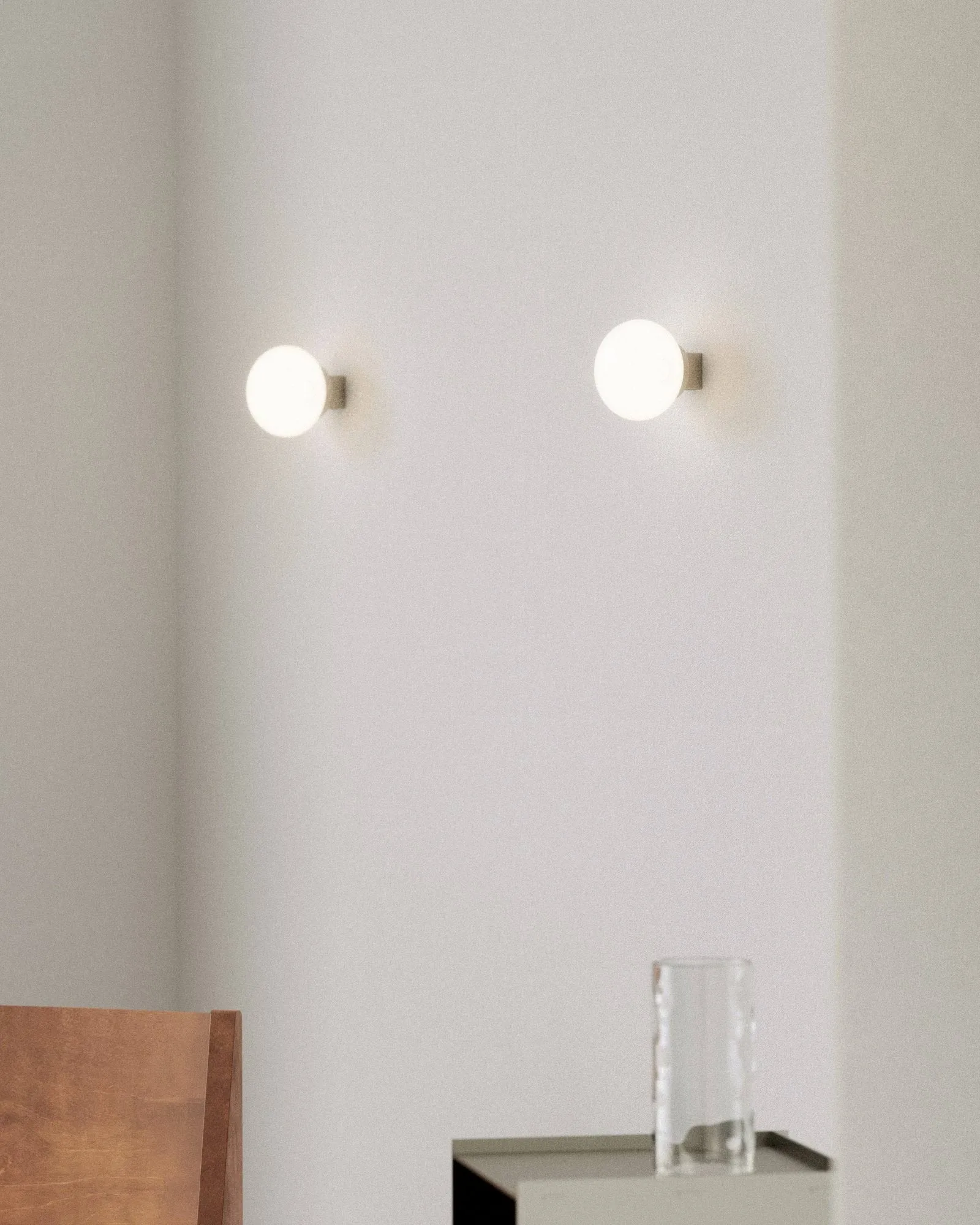 Ovoid Sconce plafond, Rostfritt stål, opalglas FRAMA