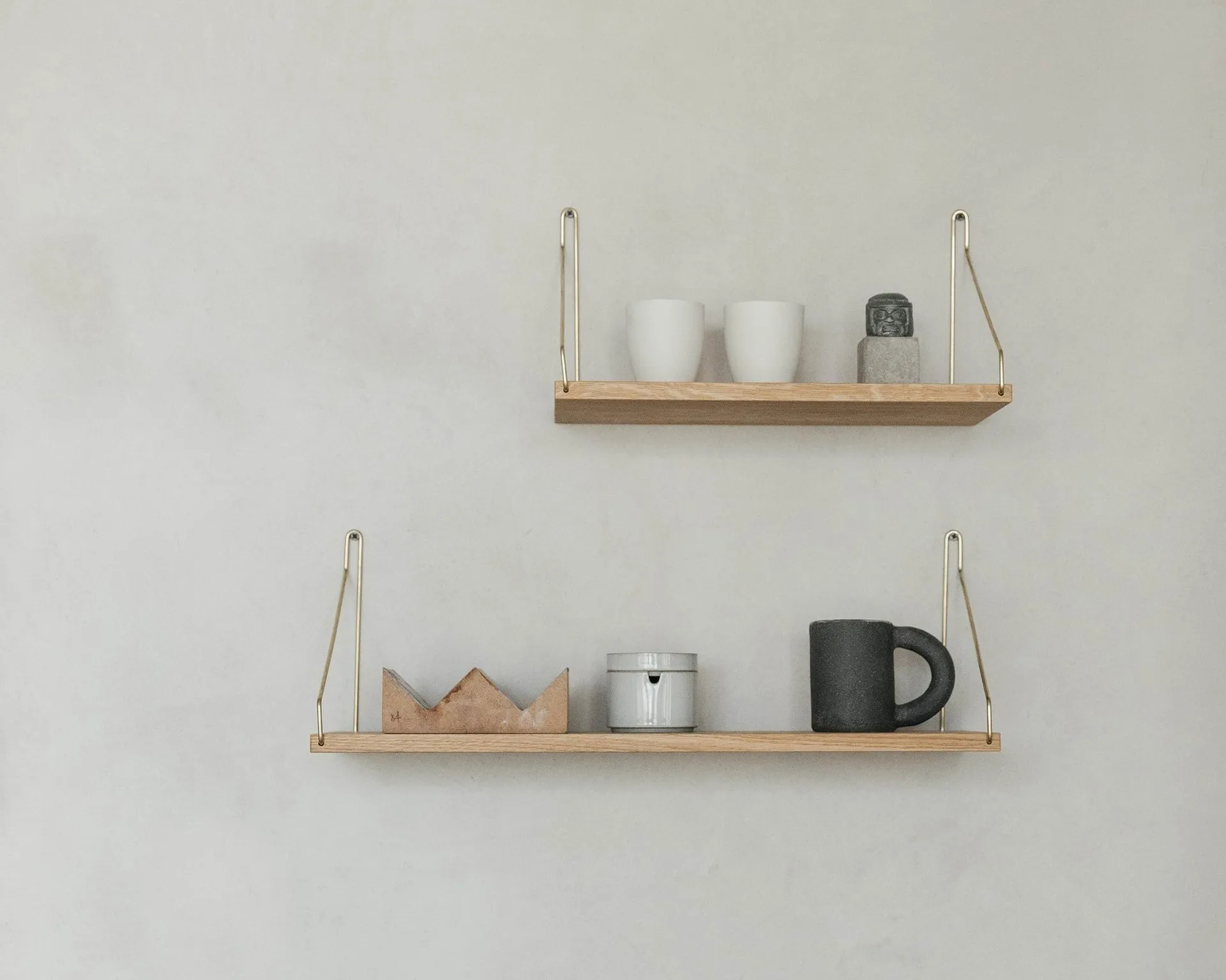Single Shelf vägghylla, Ek-mässing, 60x27 cm FRAMA