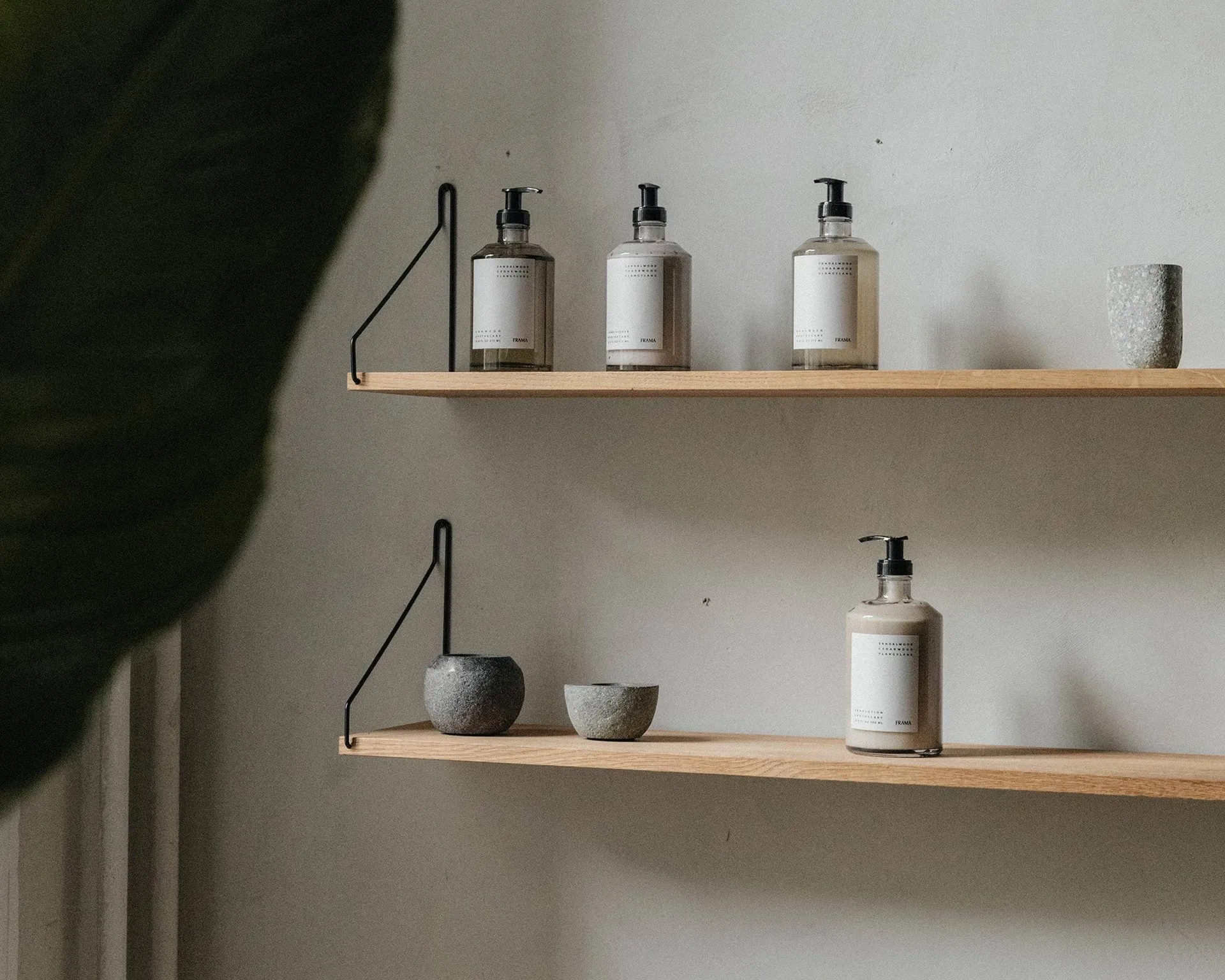Single Shelf vägghylla, Ek-svart, 80x20 cm FRAMA