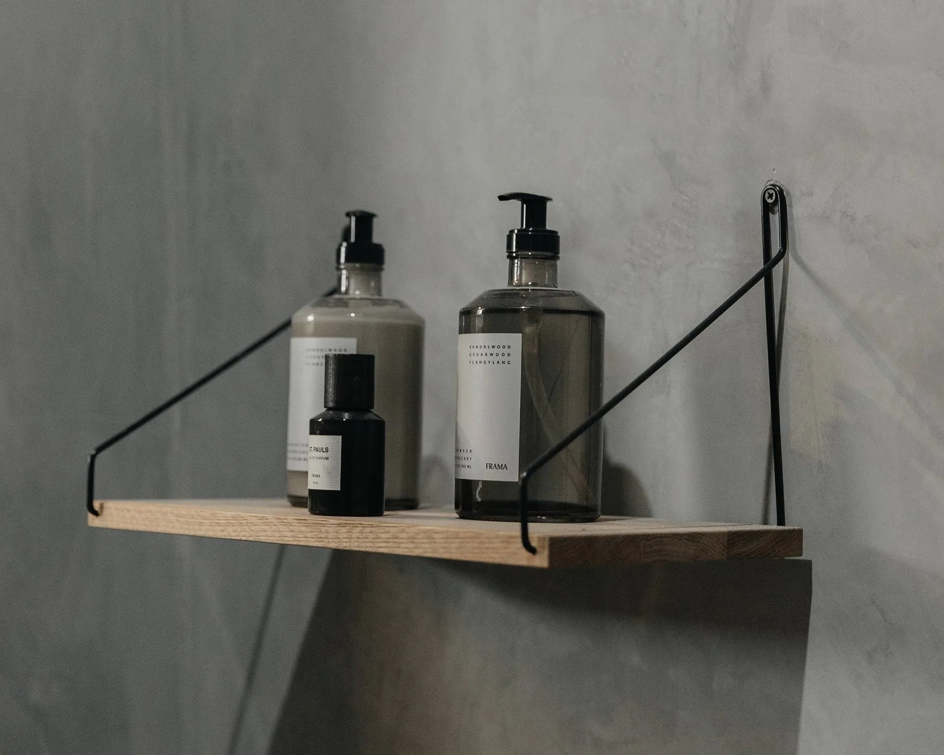 Single Shelf vägghylla, Ek-svart, 80x27 cm FRAMA