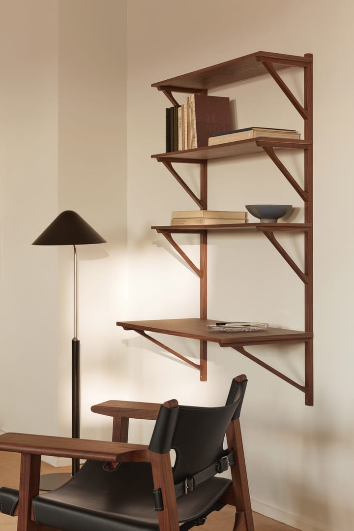BM29 hylla med skrivbord 78x134 cm, Walnut lacquer Fredericia Furniture