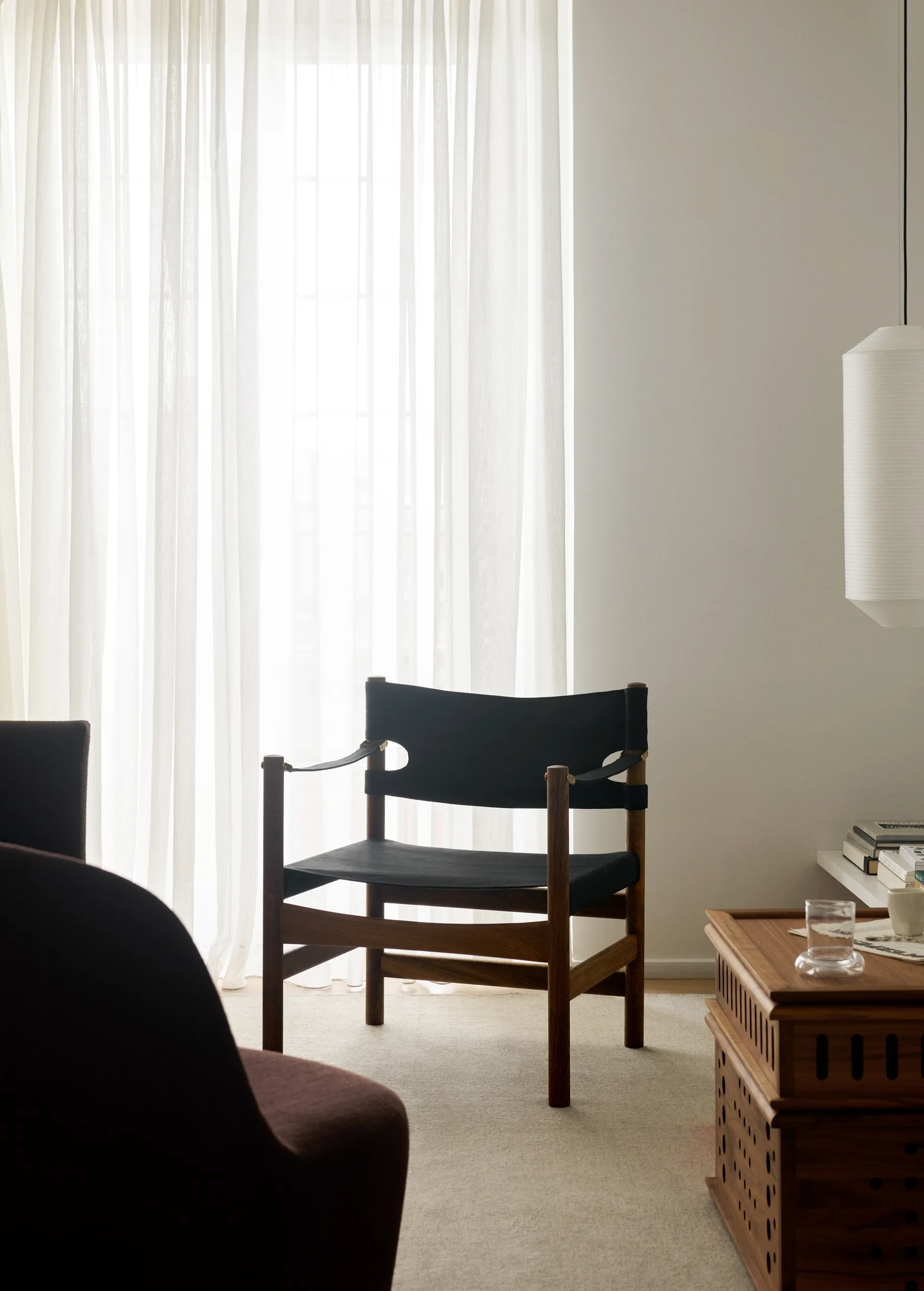 Canvas 21 karmstol, Svart canvas-oljad ek Fredericia Furniture