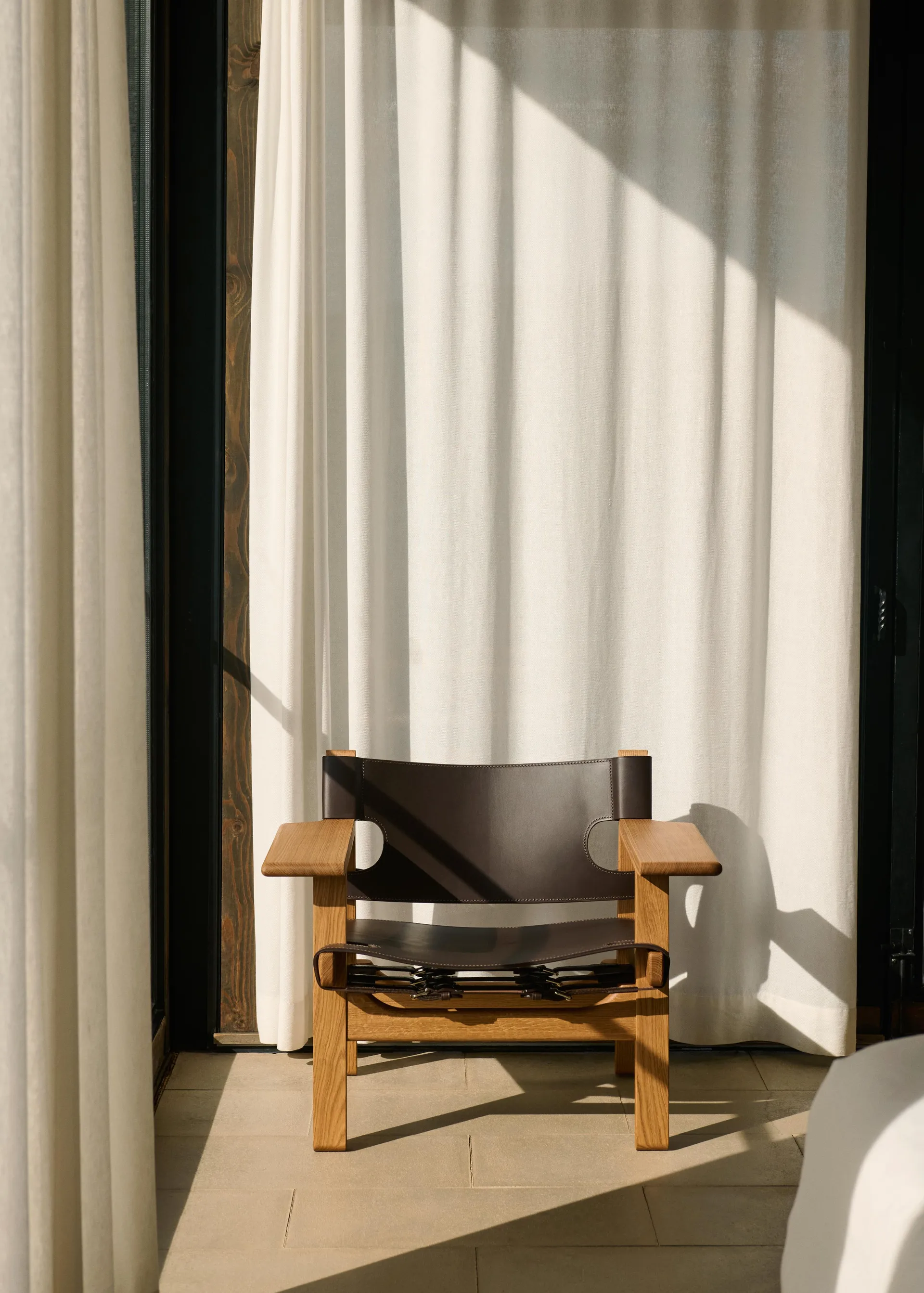 Den spanske stol fåtölj, Läder mörkbrun-oljad ek Fredericia Furniture