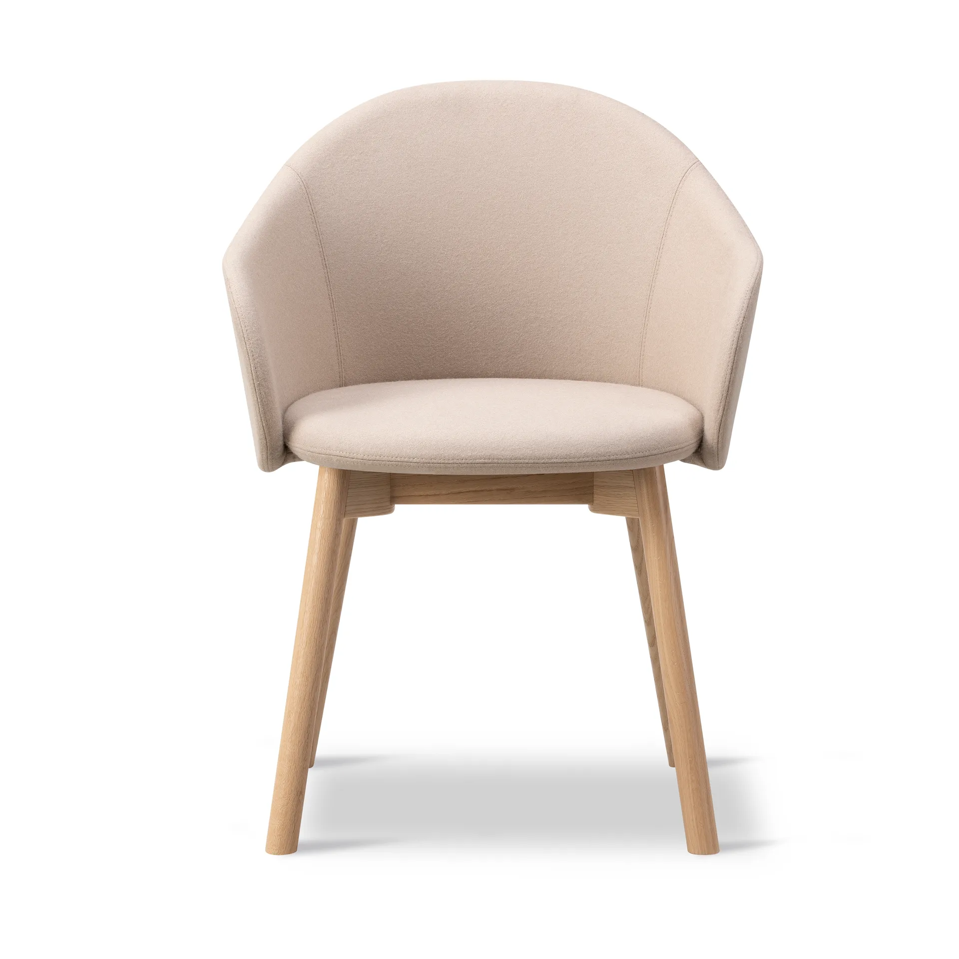 Gomo Armchair karmstol wood base, Blazer CUZ47 Fairfield-lackerad ek Fredericia Furniture