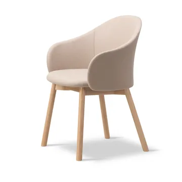 Gomo Armchair karmstol wood base - Blazer CUZ47 Fairfield-lackerad ek - Fredericia Furniture