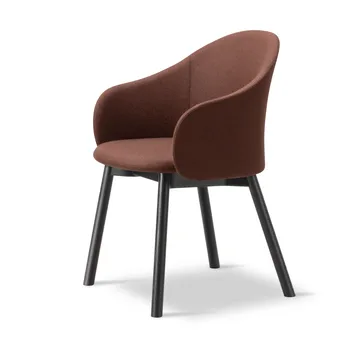 Gomo Armchair karmstol wood base - Blazer CUZ4D Dunalk-svartlackerad ek - Fredericia Furniture