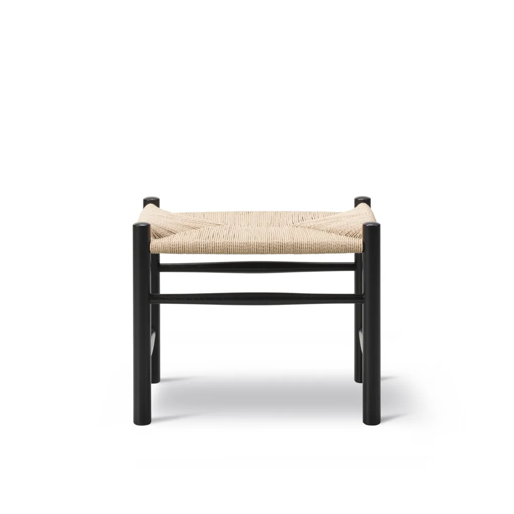 J16 pall, Natur-svartlackad ek Fredericia Furniture