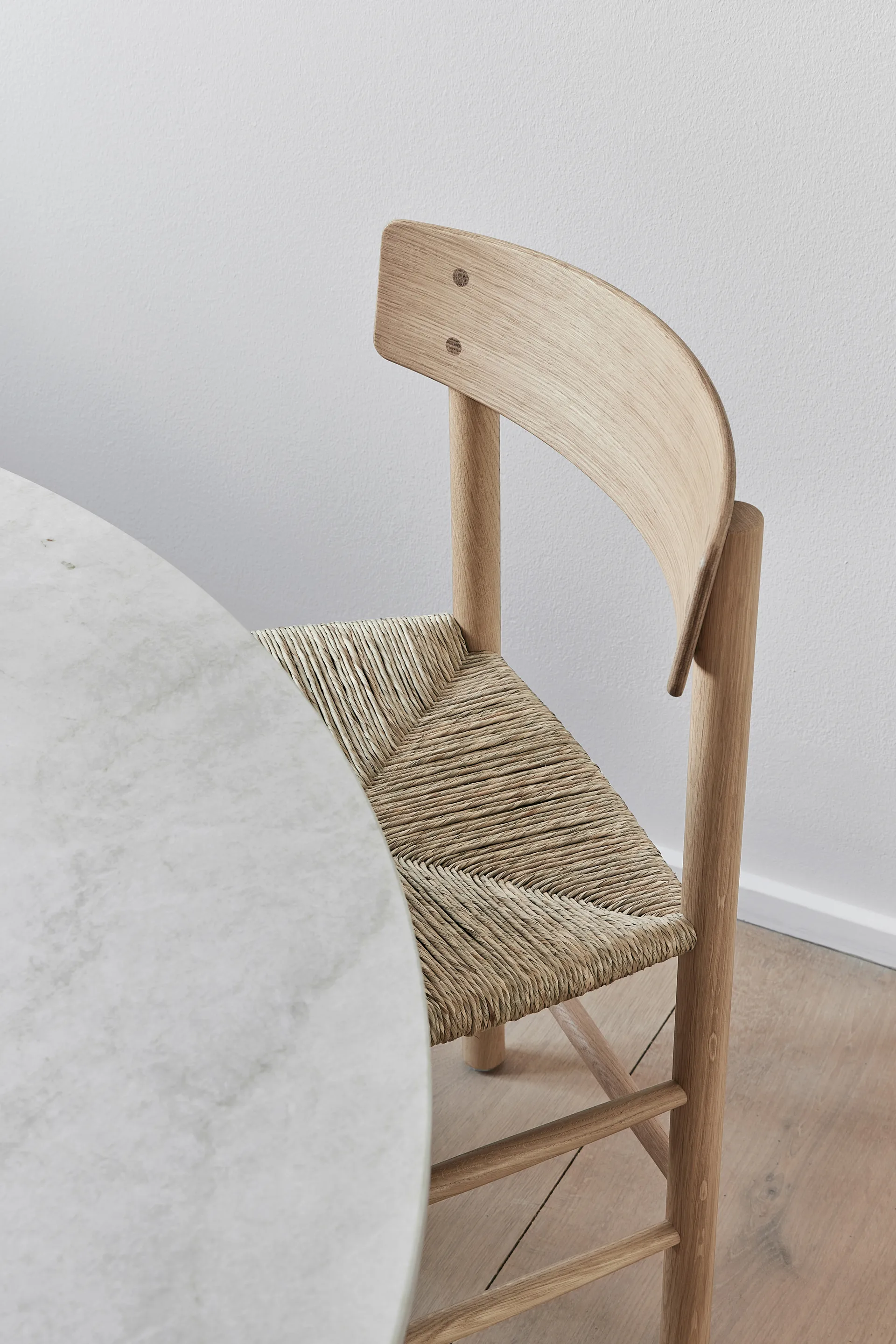 J39 Jubileum stol, ljus oljad ek, sjögräsflätad sits Fredericia Furniture