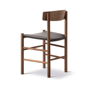 J39 stol - Oljad valnöt-läder Omni 377 mörkbrun - Fredericia Furniture