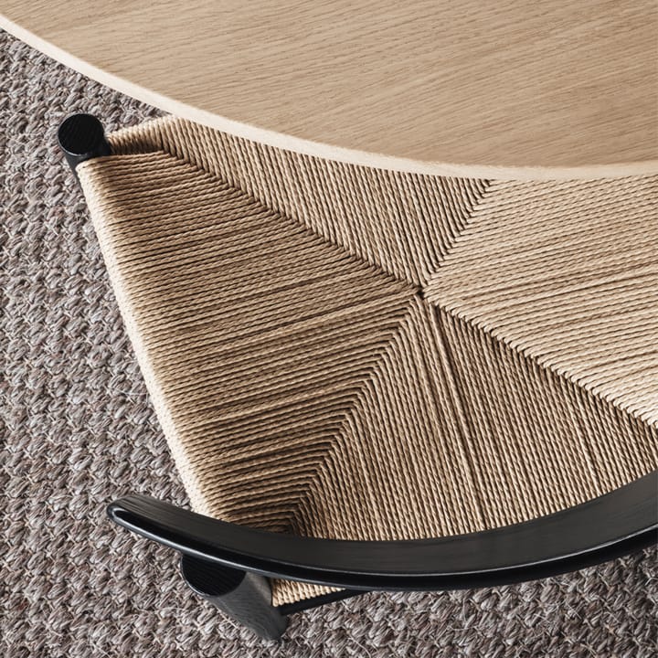 J39 stol - svart lack ek, flätning natur - Fredericia Furniture