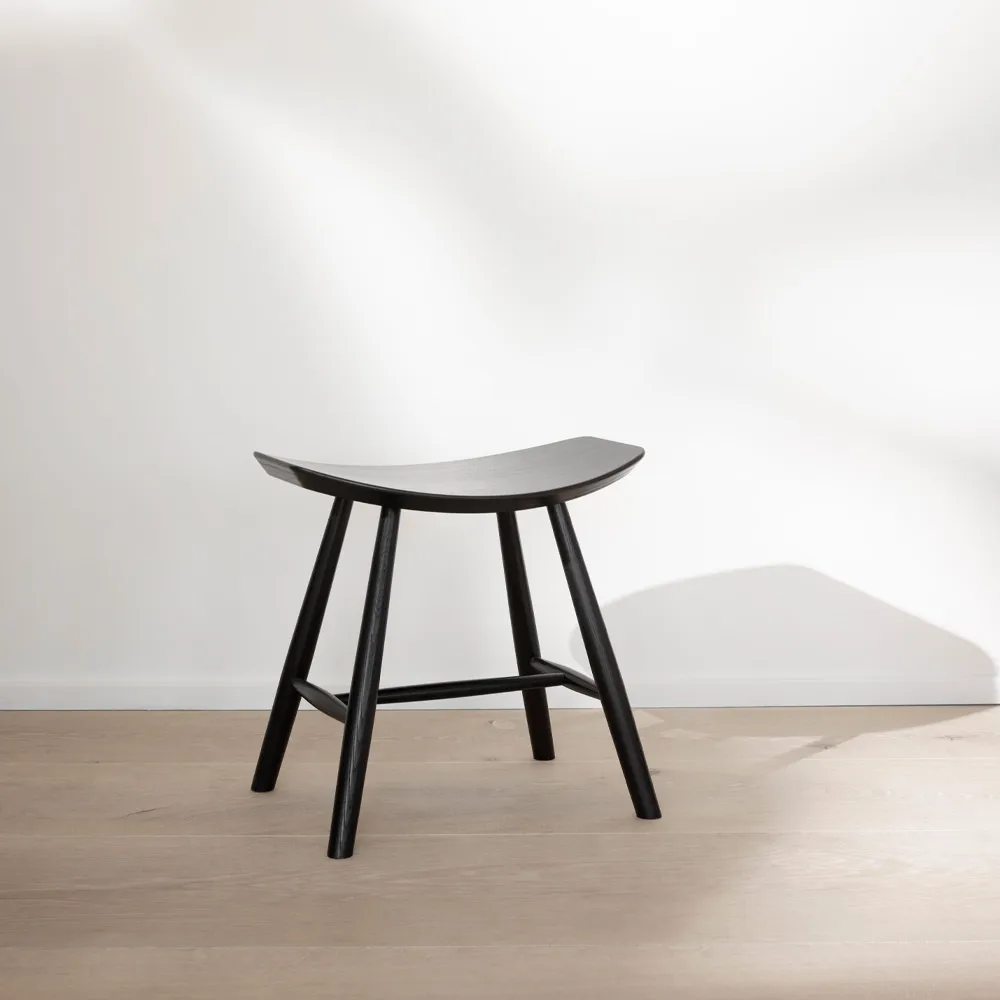 J63 taburett, svart ask Fredericia Furniture