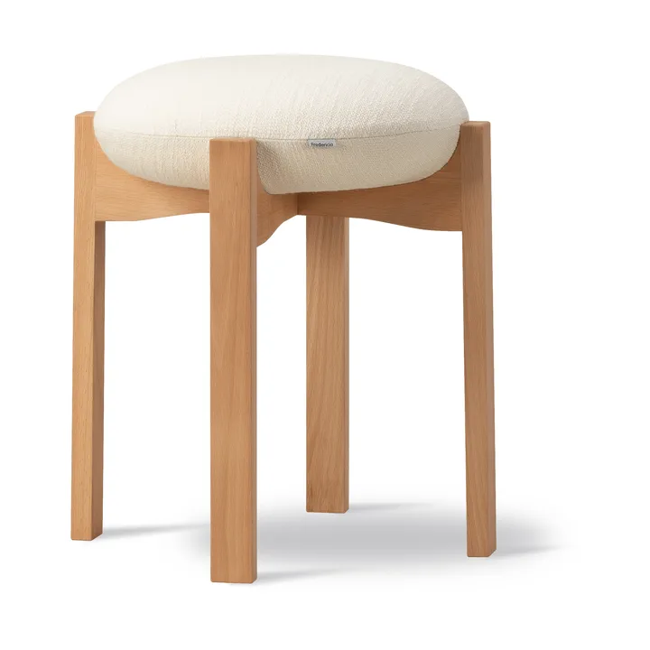 Pioneer pall låg - Odino NE22 off white-oljad bok, Ø41x46 cm - Fredericia Furniture