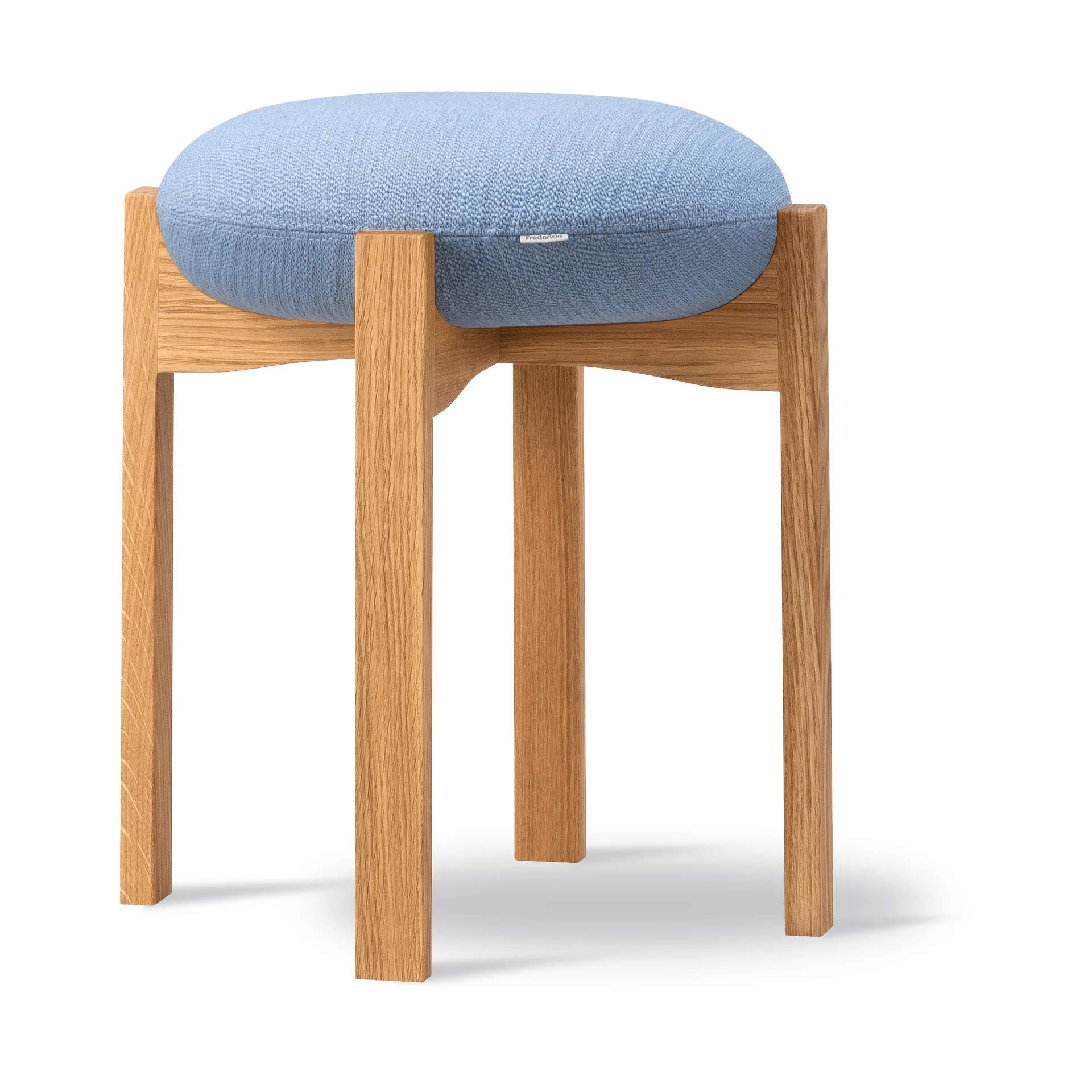 Pioneer pall låg, Odino PV82 light blue-lackerad ek Fredericia Furniture