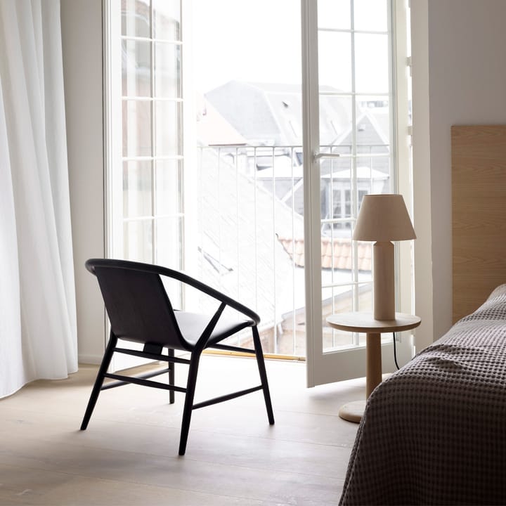 Pon sidobord, ek svart lack, ø35 cm Fredericia Furniture