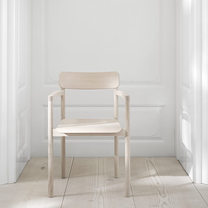 Post 3445 karmstol, ek lack Fredericia Furniture