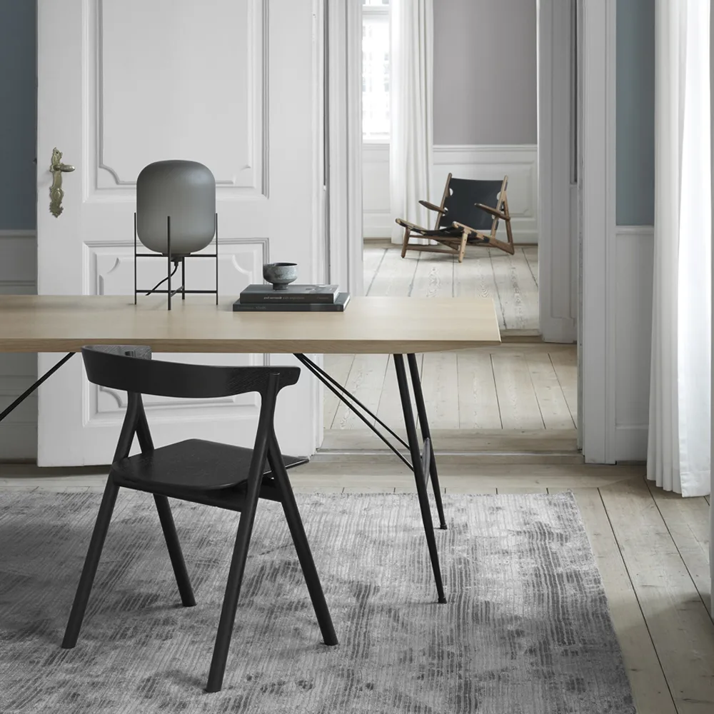 Yksi 3340 stol, Svartlackerad ek Fredericia Furniture