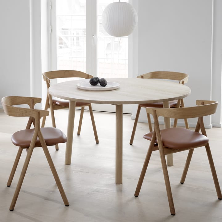 Yksi 3341 stol, Läder premium 88-ek svartlack Fredericia Furniture