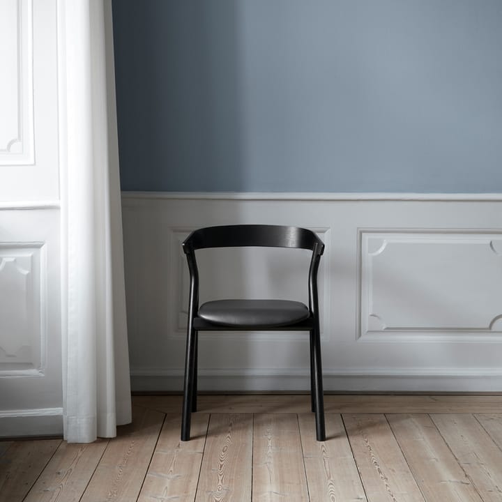 Yksi 3341 stol - Läder premium 88-ek svartlack - Fredericia Furniture