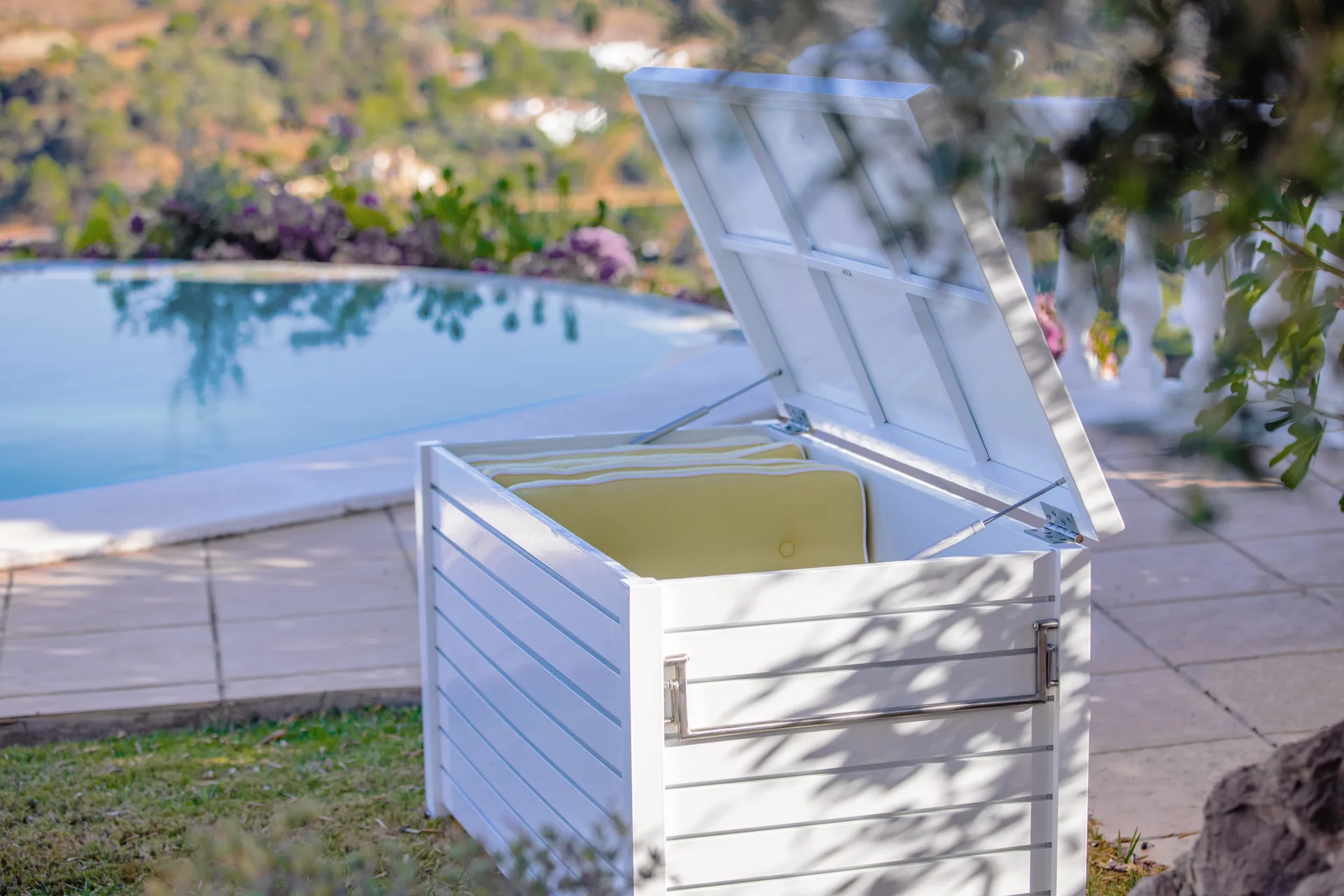 03 dynbox, White Fri Form