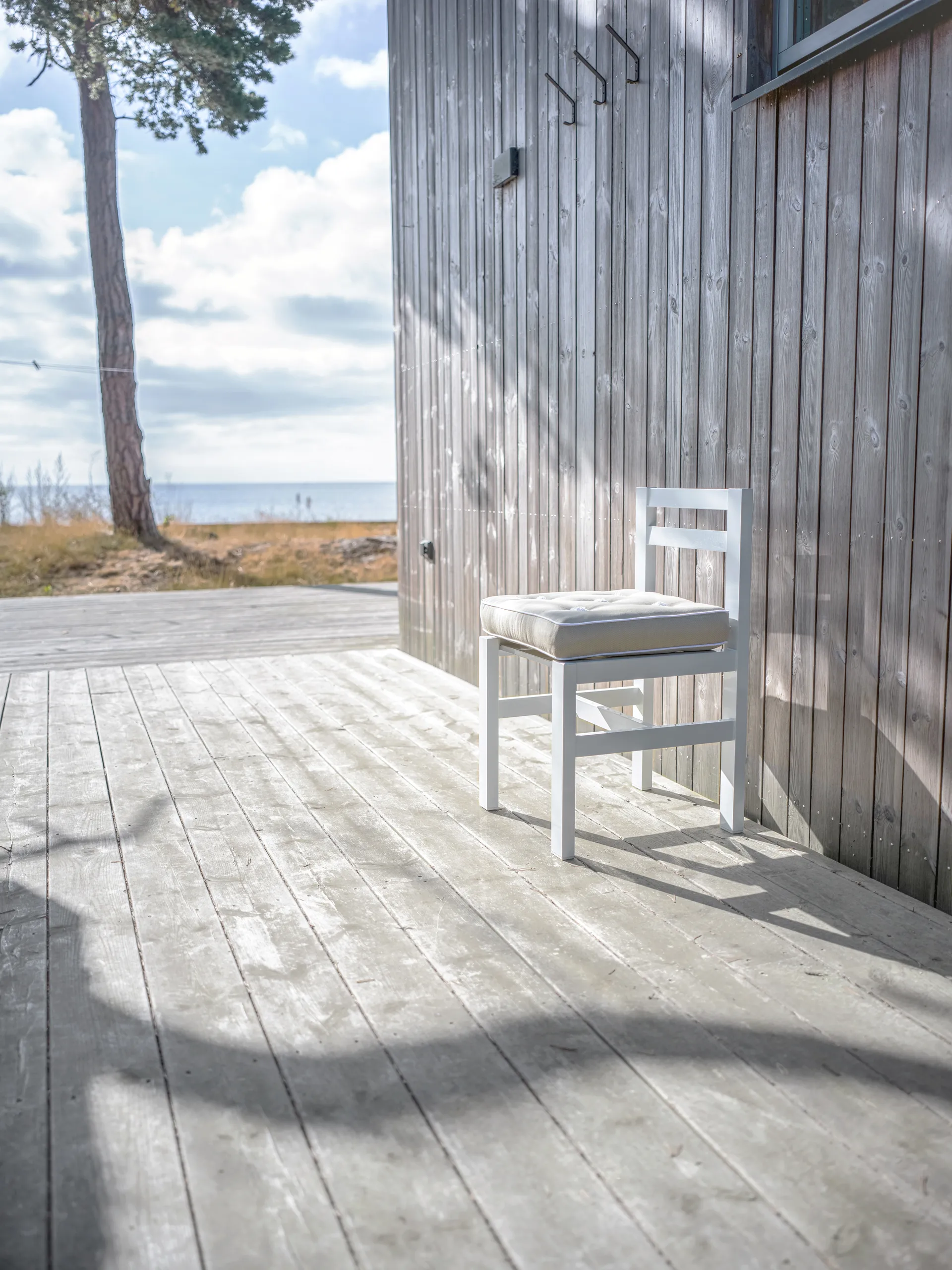 06 stol, White Fri Form