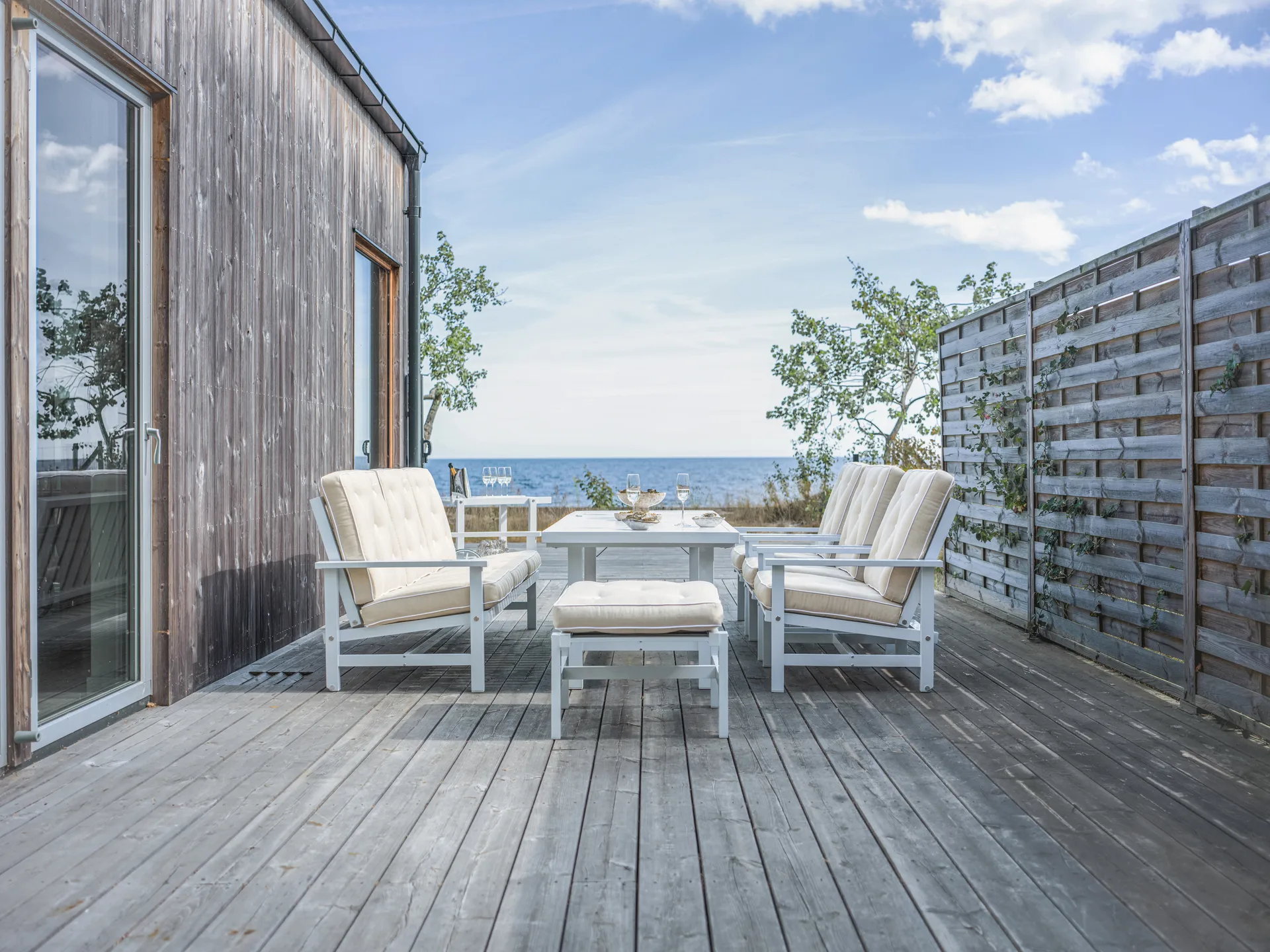 62 bord, White, 142x80x72 cm Fri Form