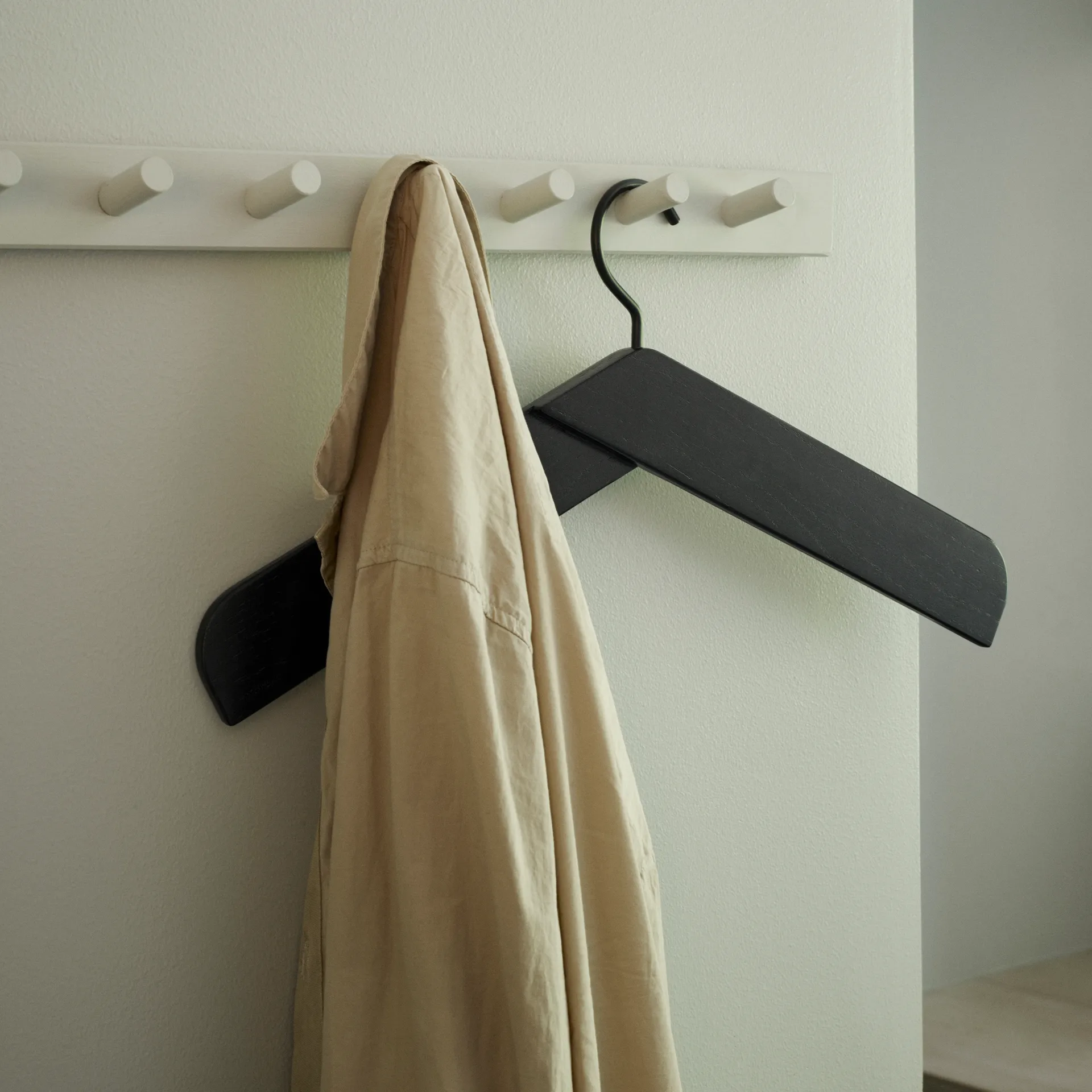 Collar galge, Svart ek Fritz Hansen