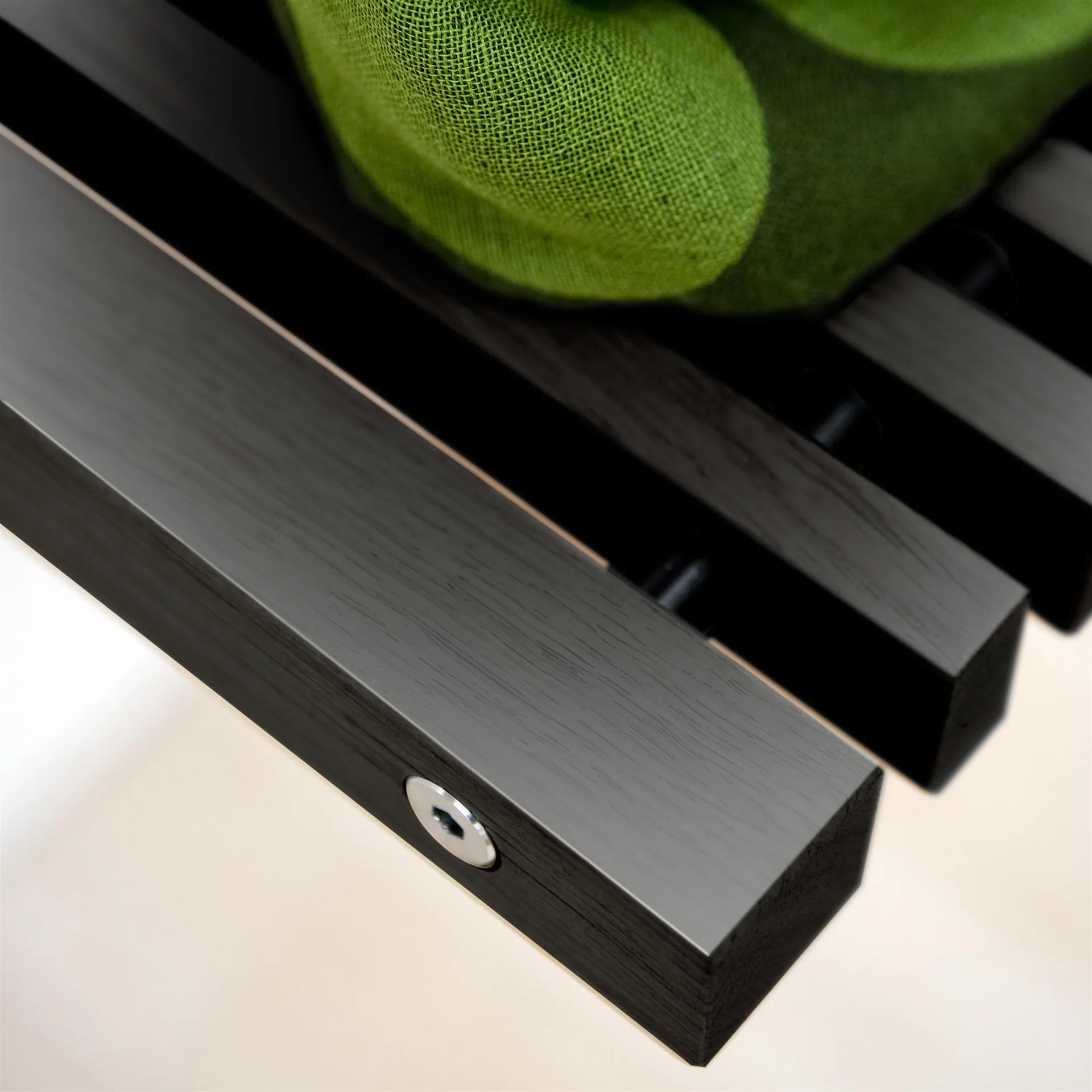 Cutter väggstol, Svartlackerad ek Fritz Hansen