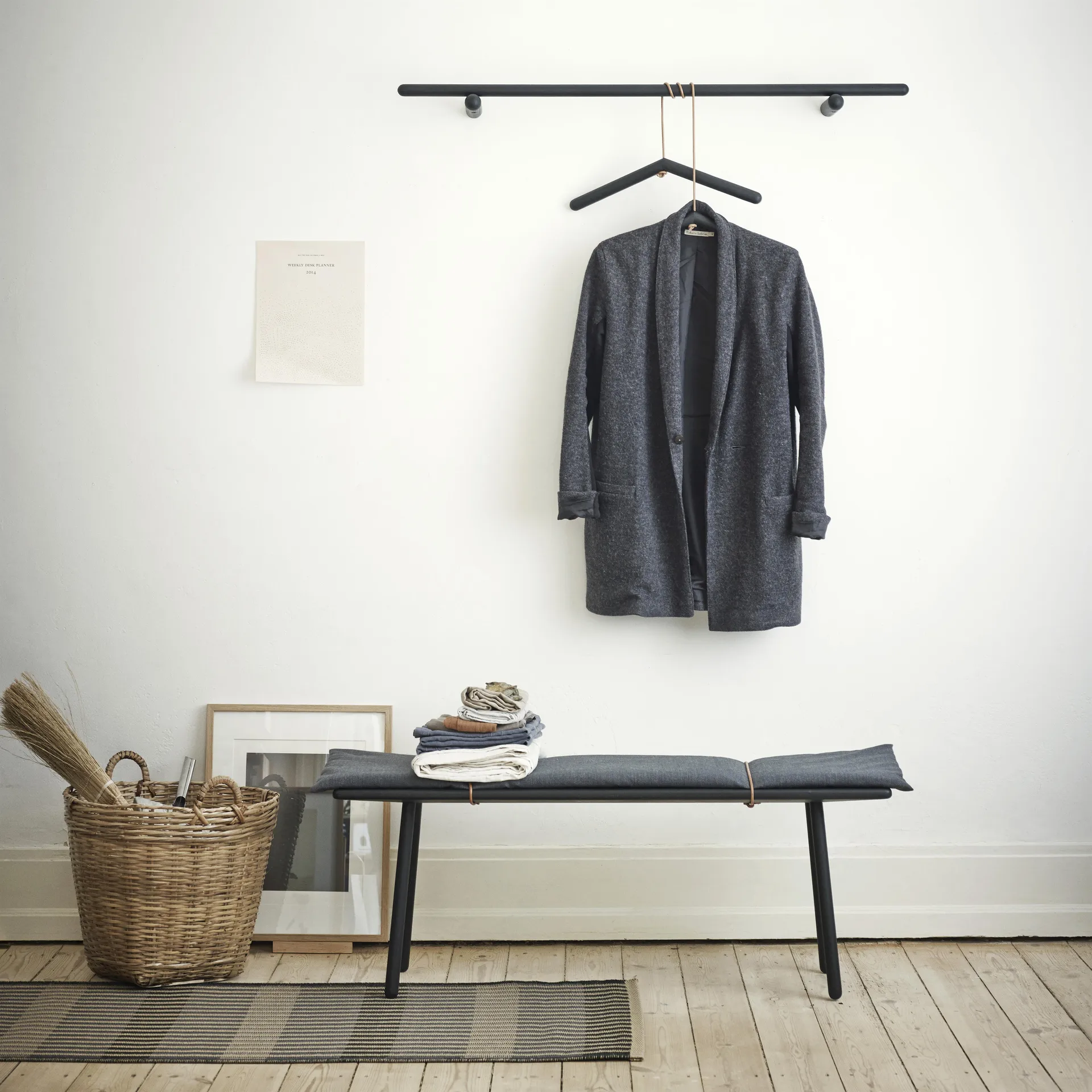 Georg hängare 115 cm, svartlackerad ek Fritz Hansen