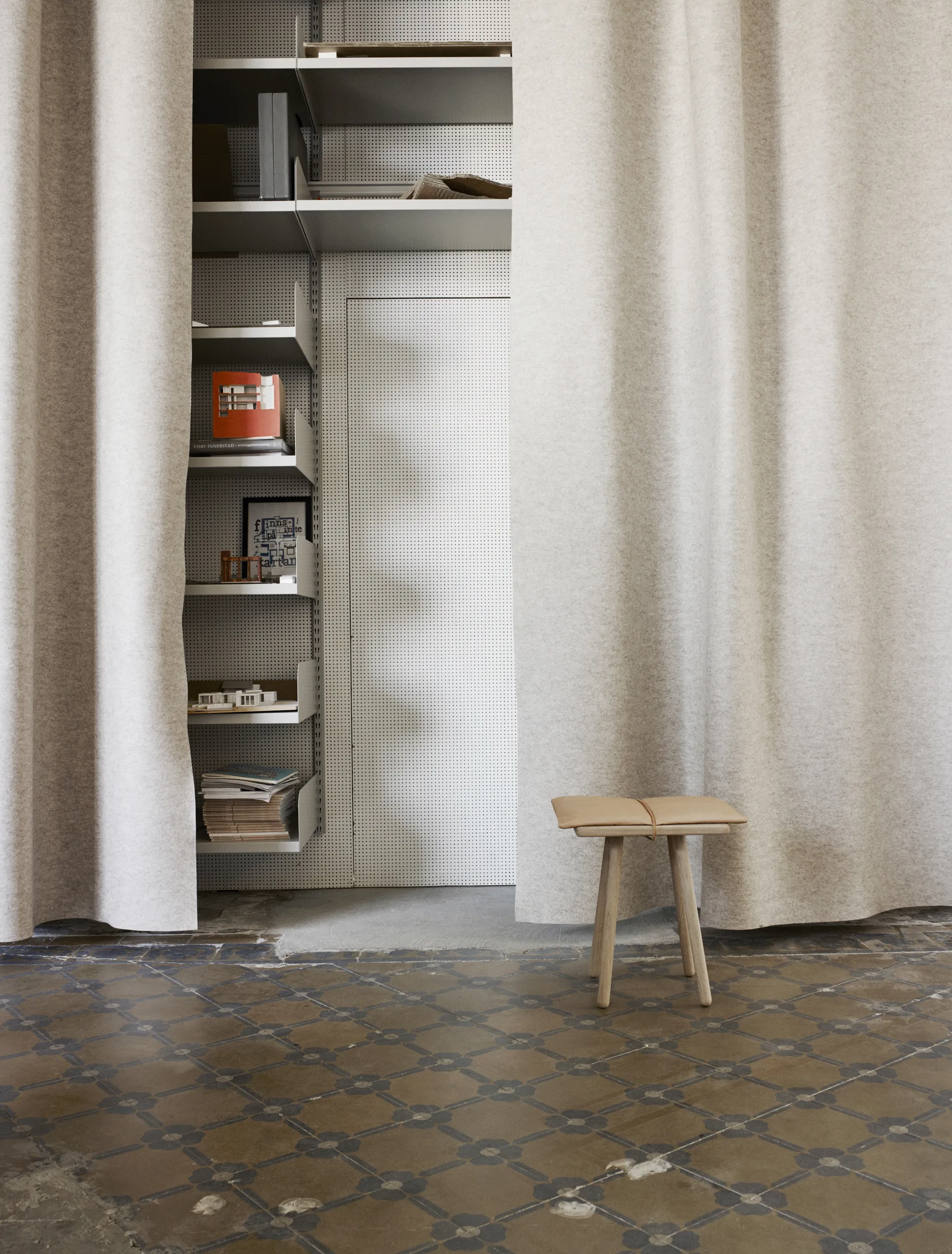 Georg läderdyna med rem till pall/barstol, Beige-brun Fritz Hansen