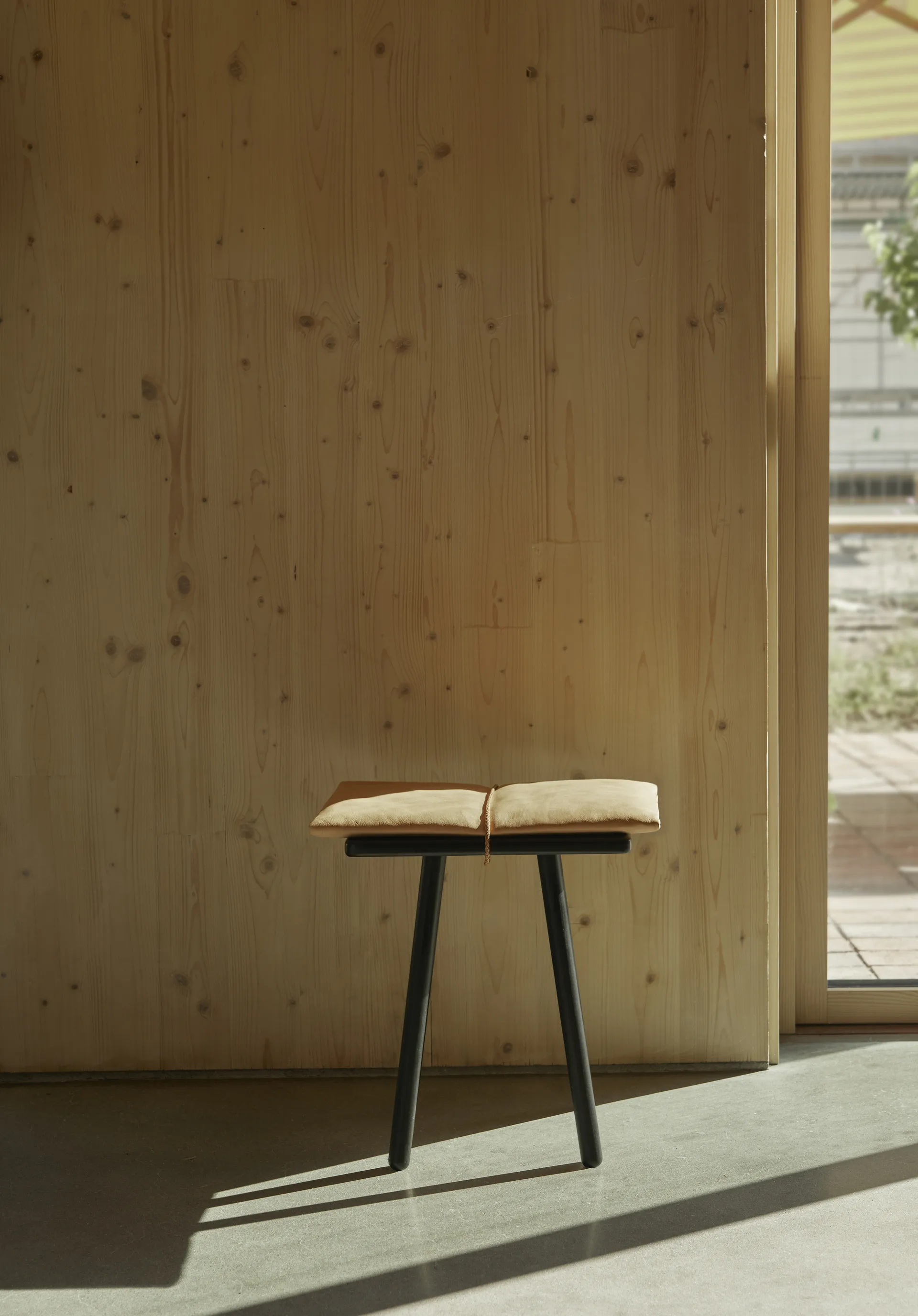 Georg läderdyna med rem till pall/barstol, Beige-brun Fritz Hansen