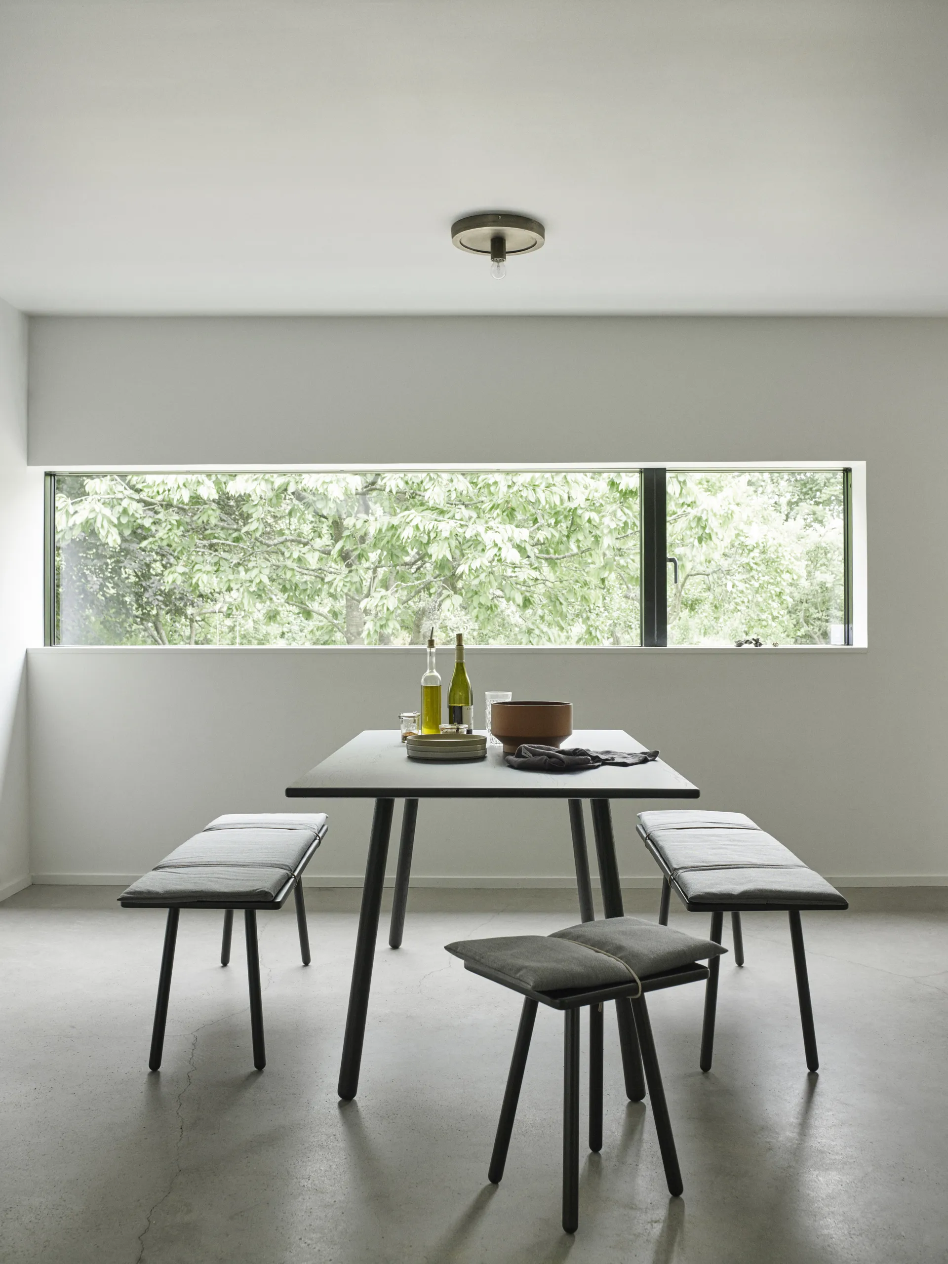 Georg ulldyna med rem till bänk, Mörkgrå-svart Fritz Hansen