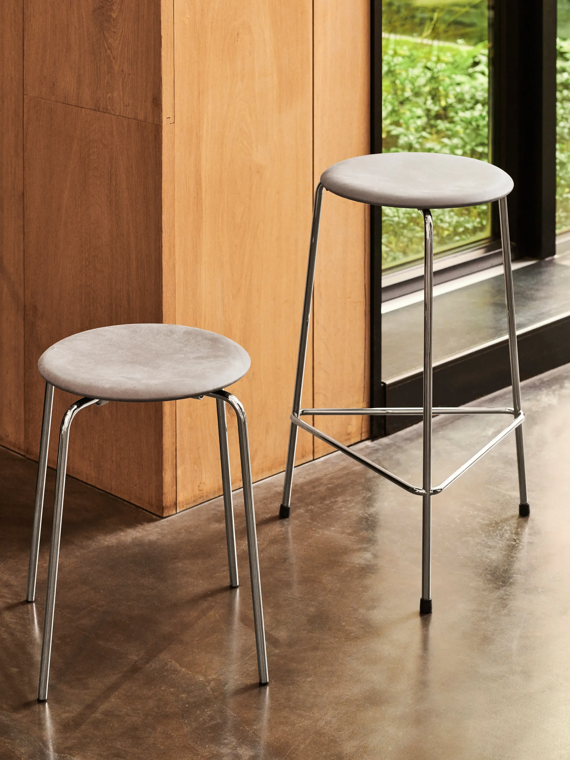 High Dot pall läder, Lava grey-chrome Fritz Hansen