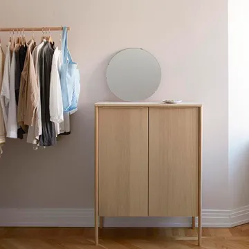 Jut High skåp - oak oiled, mässing - Fritz Hansen