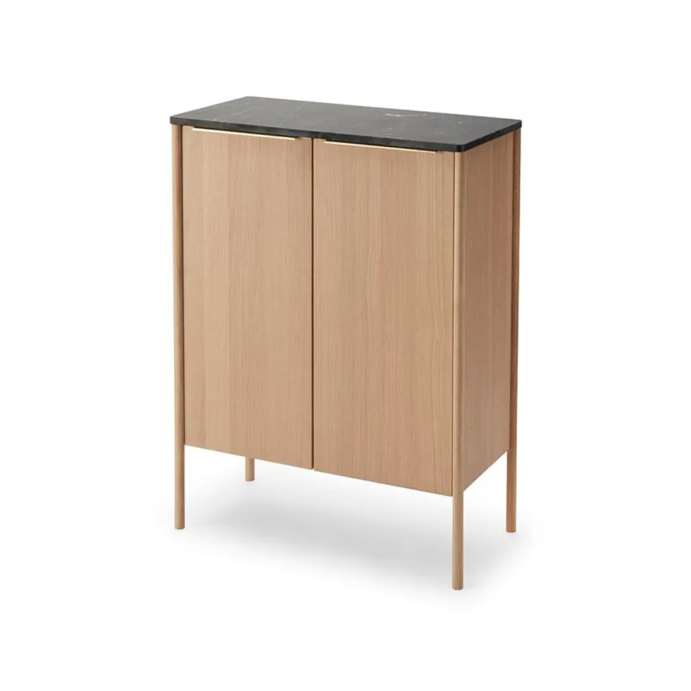 Jut High skåp, Oak oiled-svart marmor-mässing Fritz Hansen