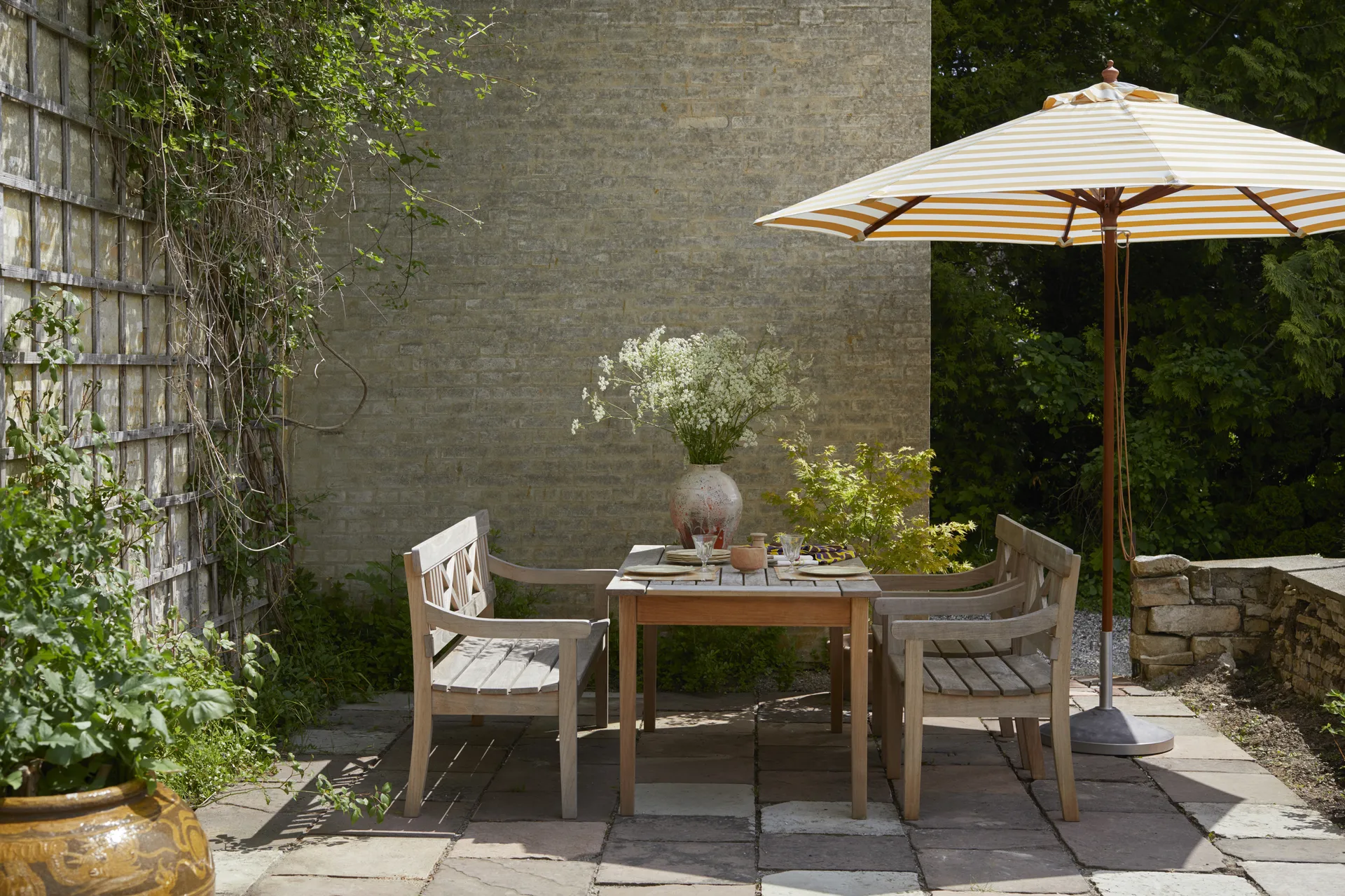 Messina parasoll, Golden Yellow Stripes Ø270 cm Fritz Hansen