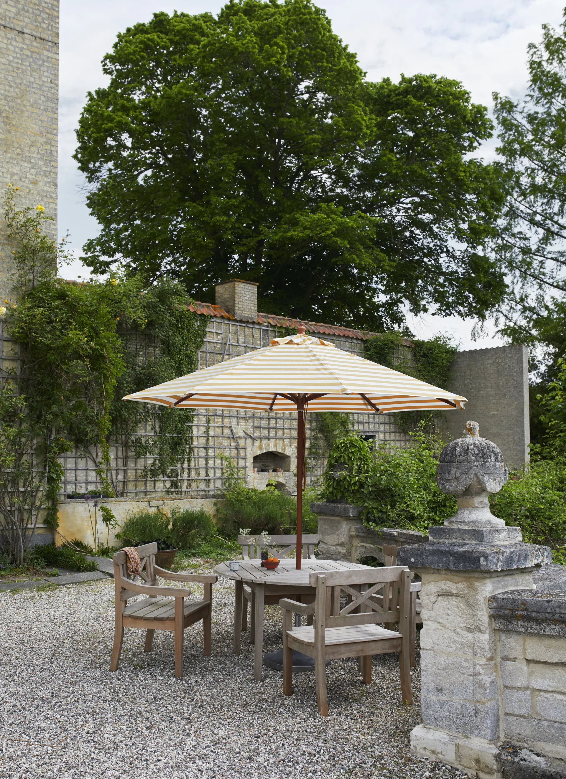 Messina parasoll, Golden Yellow Stripes Ø270 cm Fritz Hansen