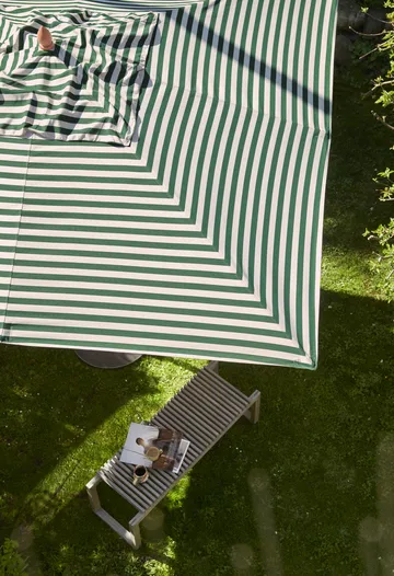 Messina parasoll - Light apricot/dark green, 300x300 cm - Fritz Hansen