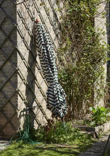 Messina parasoll - Light apricot/dark green, 300x300 cm - Fritz Hansen