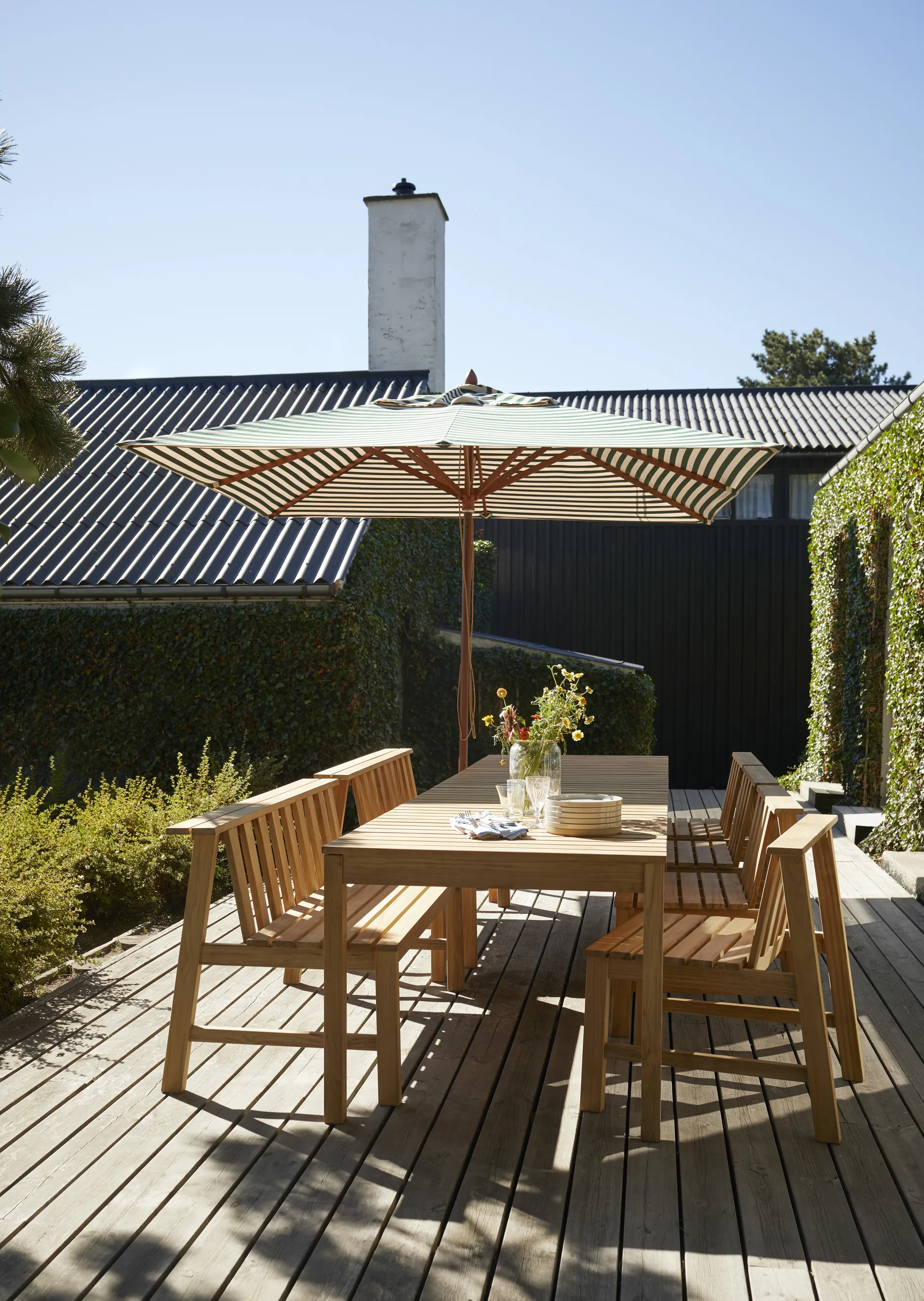 Messina parasoll, Light apricot/dark green, 300x300 cm Fritz Hansen