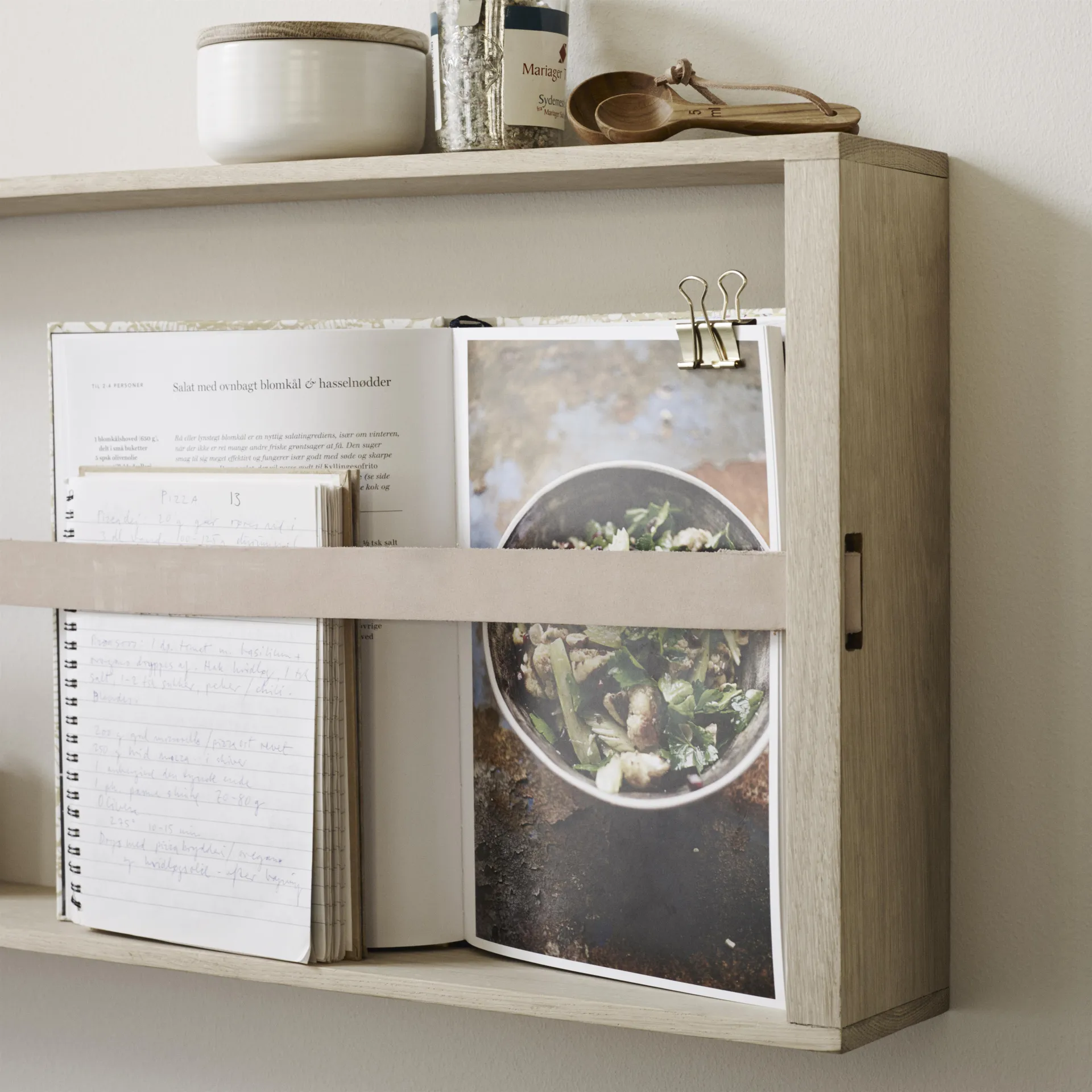 Norr tidningshållare, ek Fritz Hansen