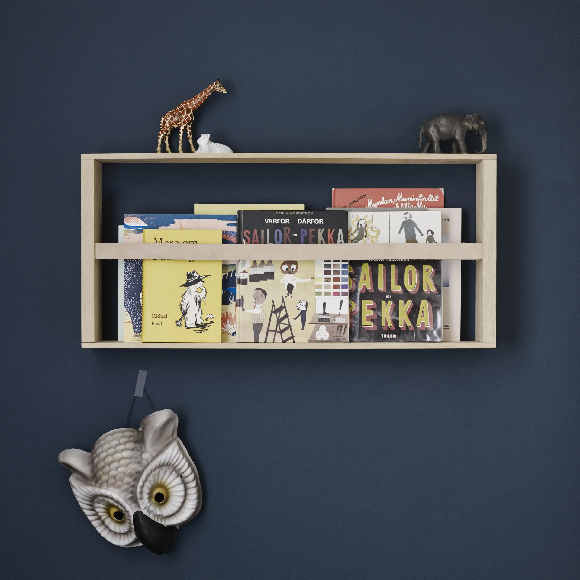 Norr tidningshållare, ek Fritz Hansen