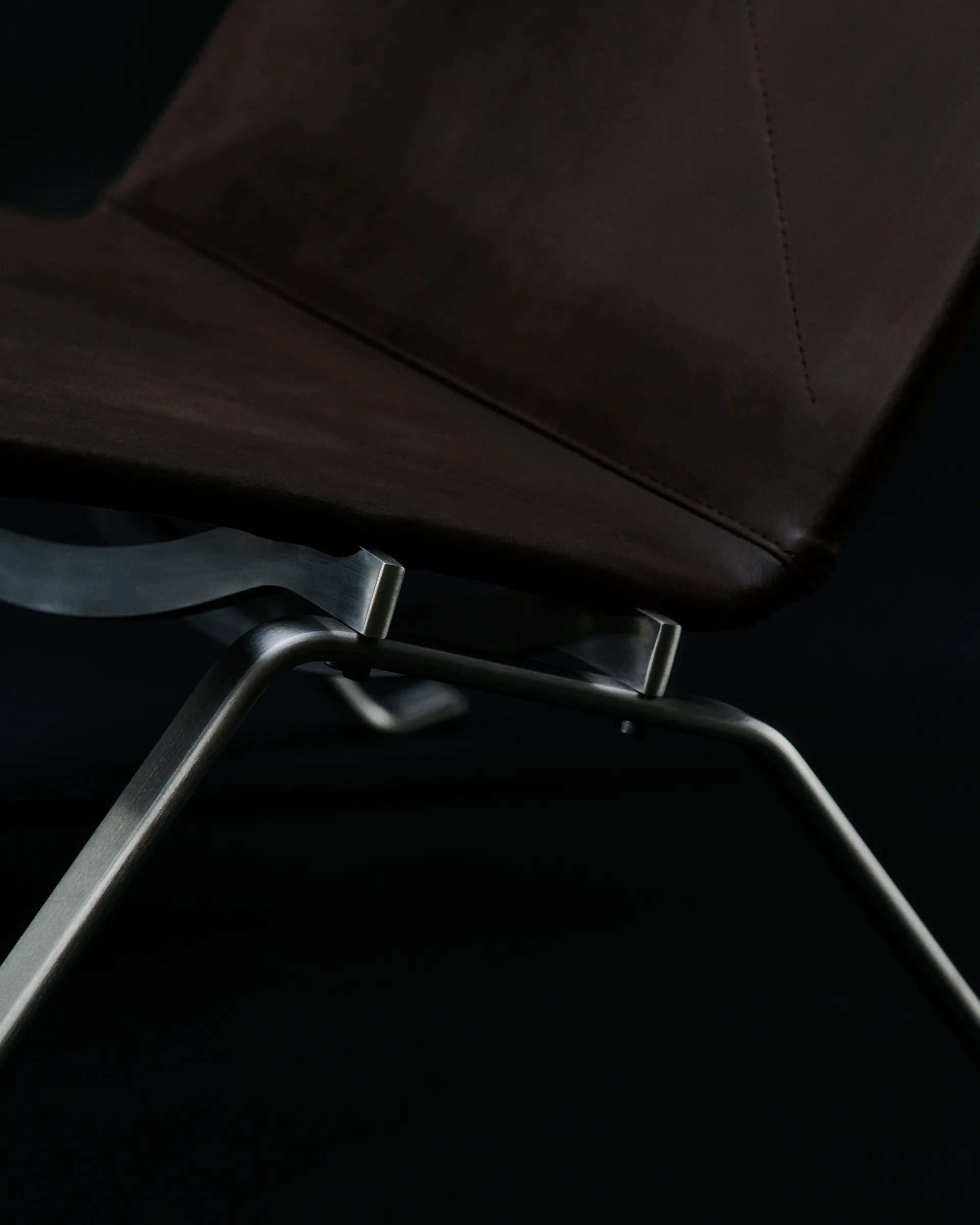 PK22 fåtölj, Haze dark brown läder-rostfritt stål Fritz Hansen